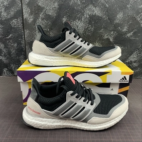 Adidas UltraBoost S&L Black White Grey Adaptive Fit Technology Quick Trip