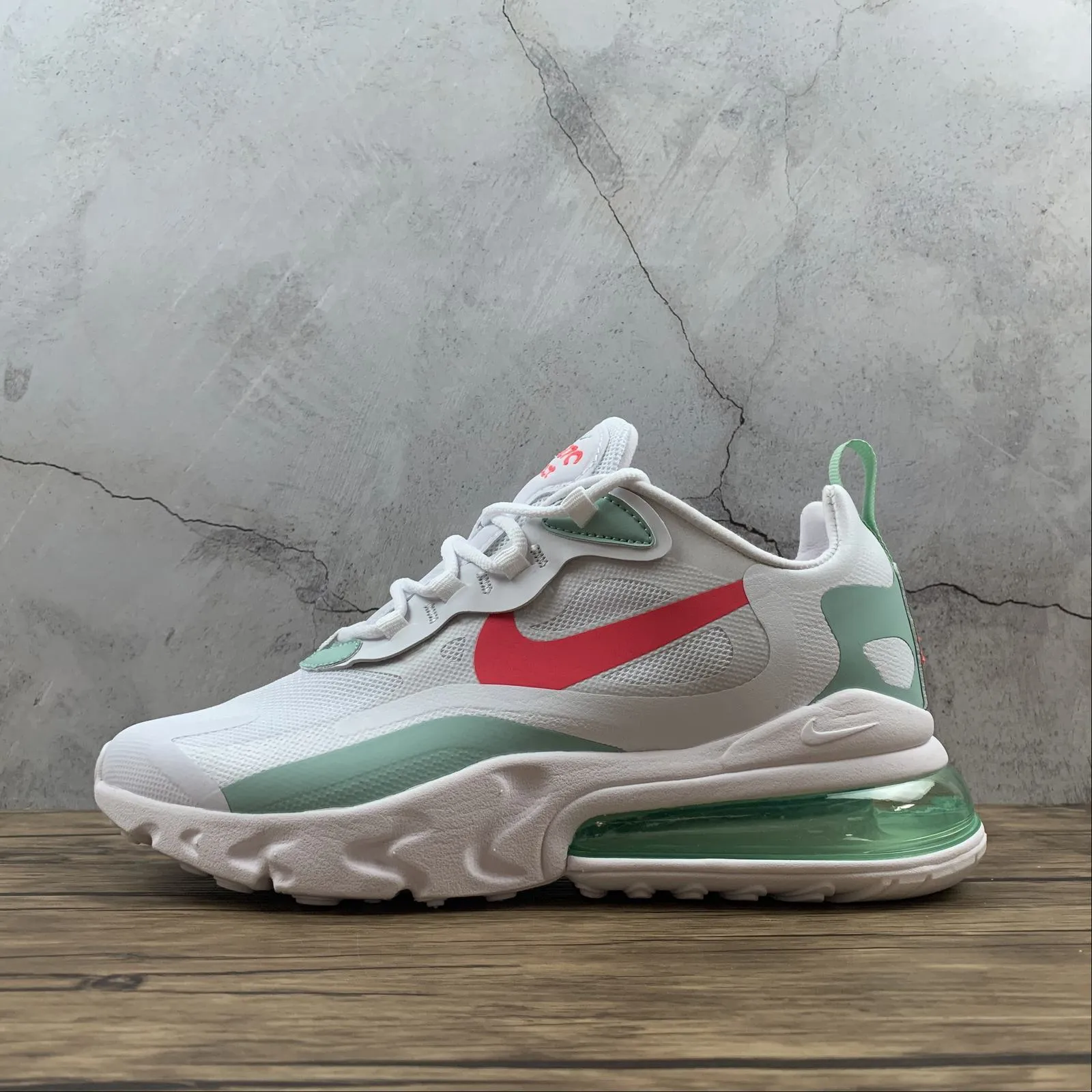 Air Max 270 React White Grass Green-Red running technique improvement running on a dirt path