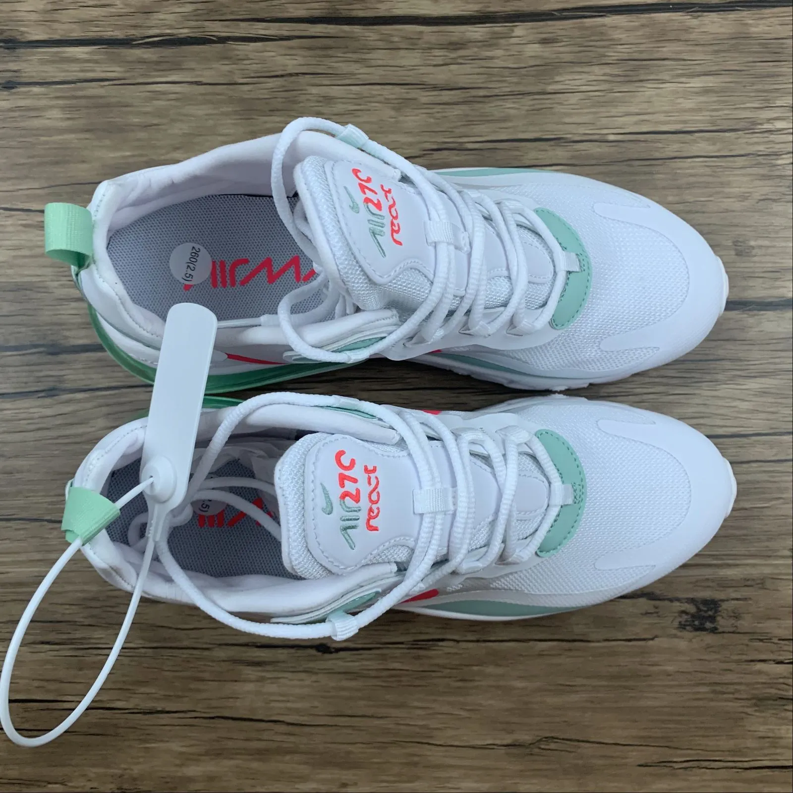Air Max 270 React White Grass Green-Red retro - style shoes Muddy running grip