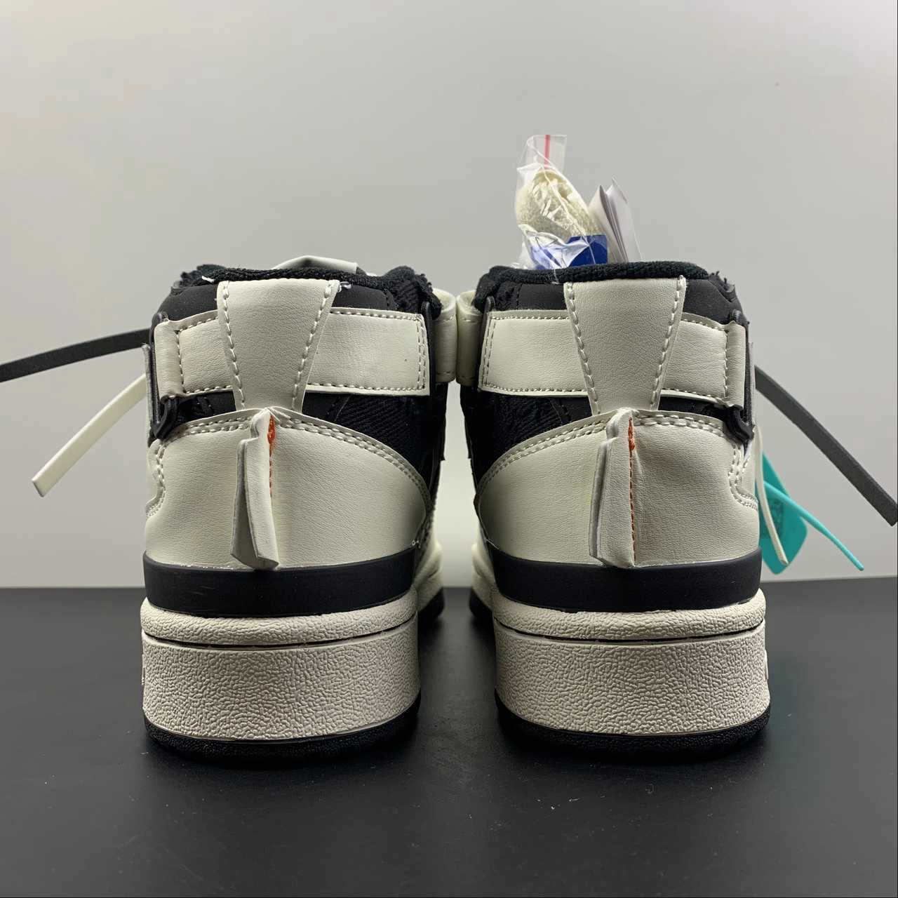 Reinforced heel Adidas Forum Mid White Black GX3957