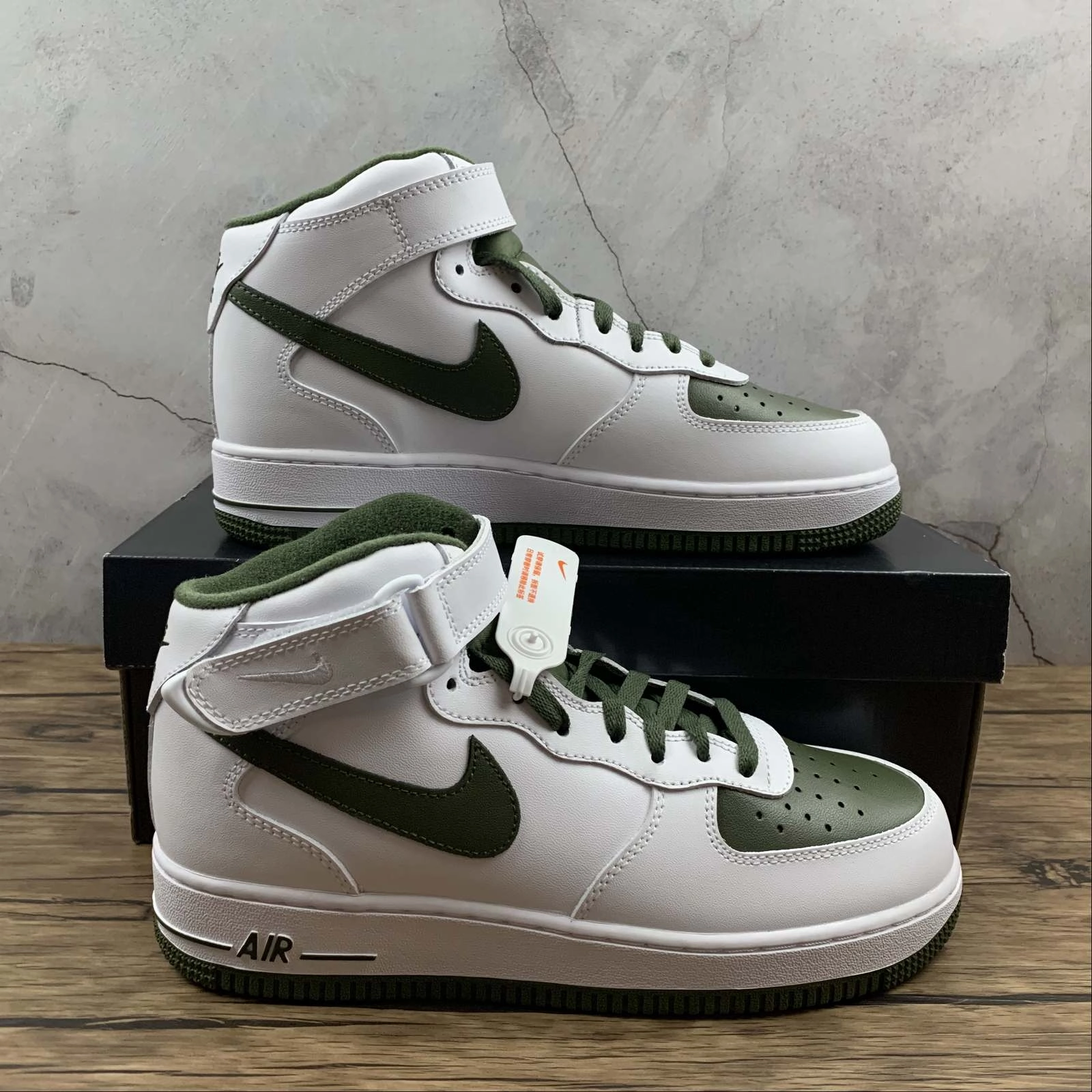 Air Force 1 07 Mid Retro White Dark Green 554724-088 Durable materials