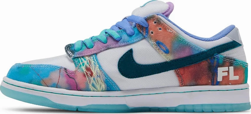 Streamlined wear Nike Dunk Low SB x Futura Laboratories