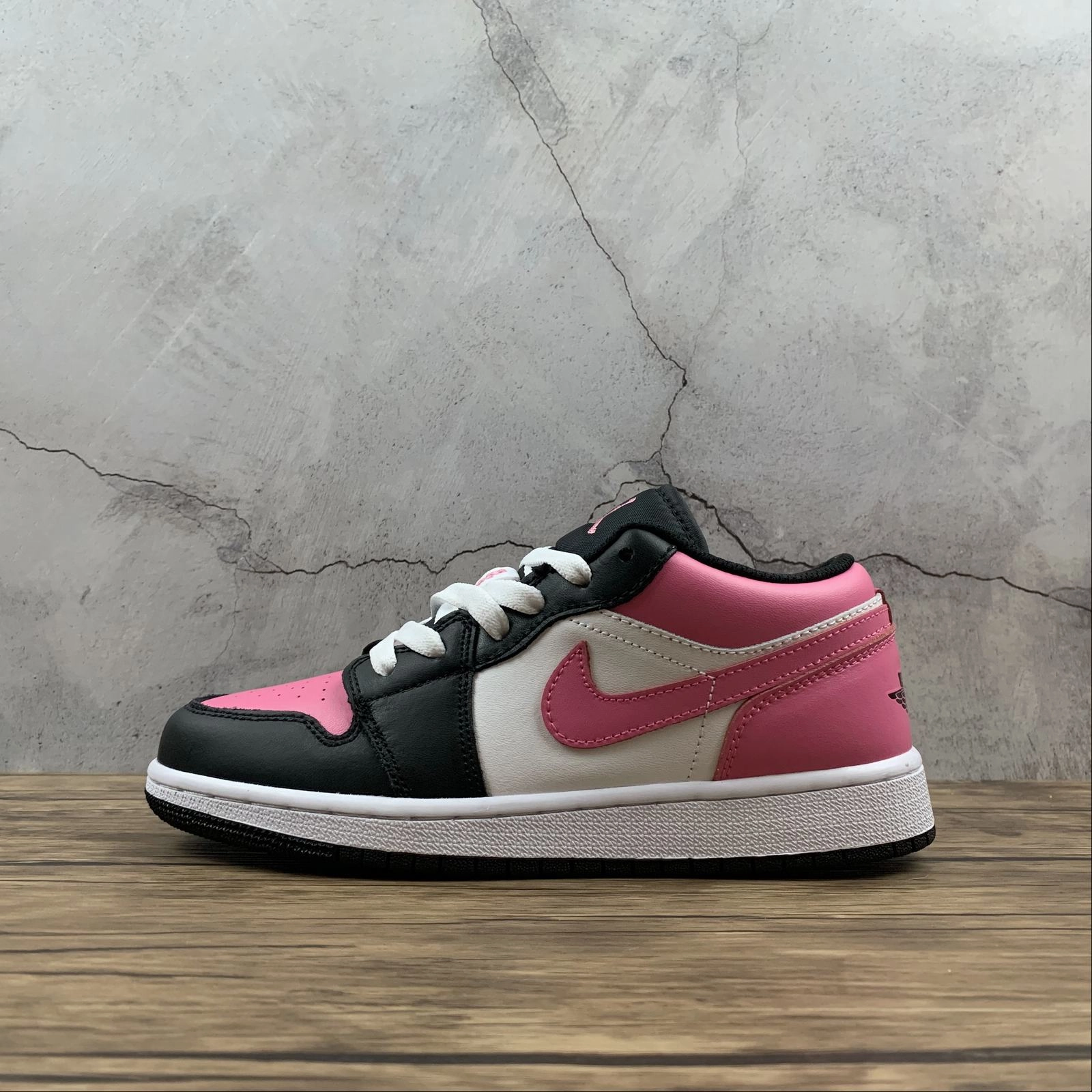Air Jordan 1 Low (GS) White-Pinksicle-Black 554723-106 Back Cushion Non Restrictive Toe Box