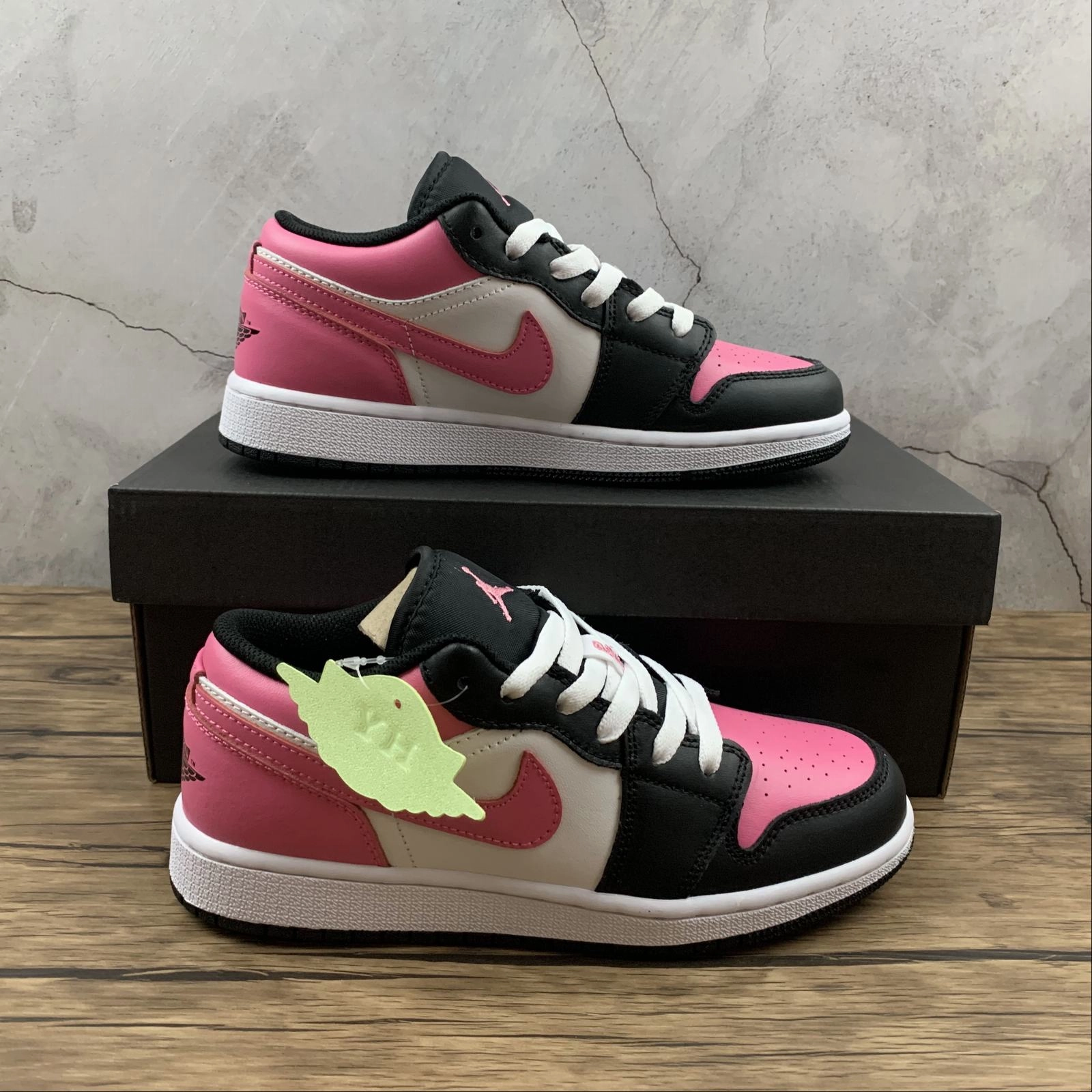 Thermoregulating Liner Air Jordan 1 Low (GS) White-Pinksicle-Black 554723-106