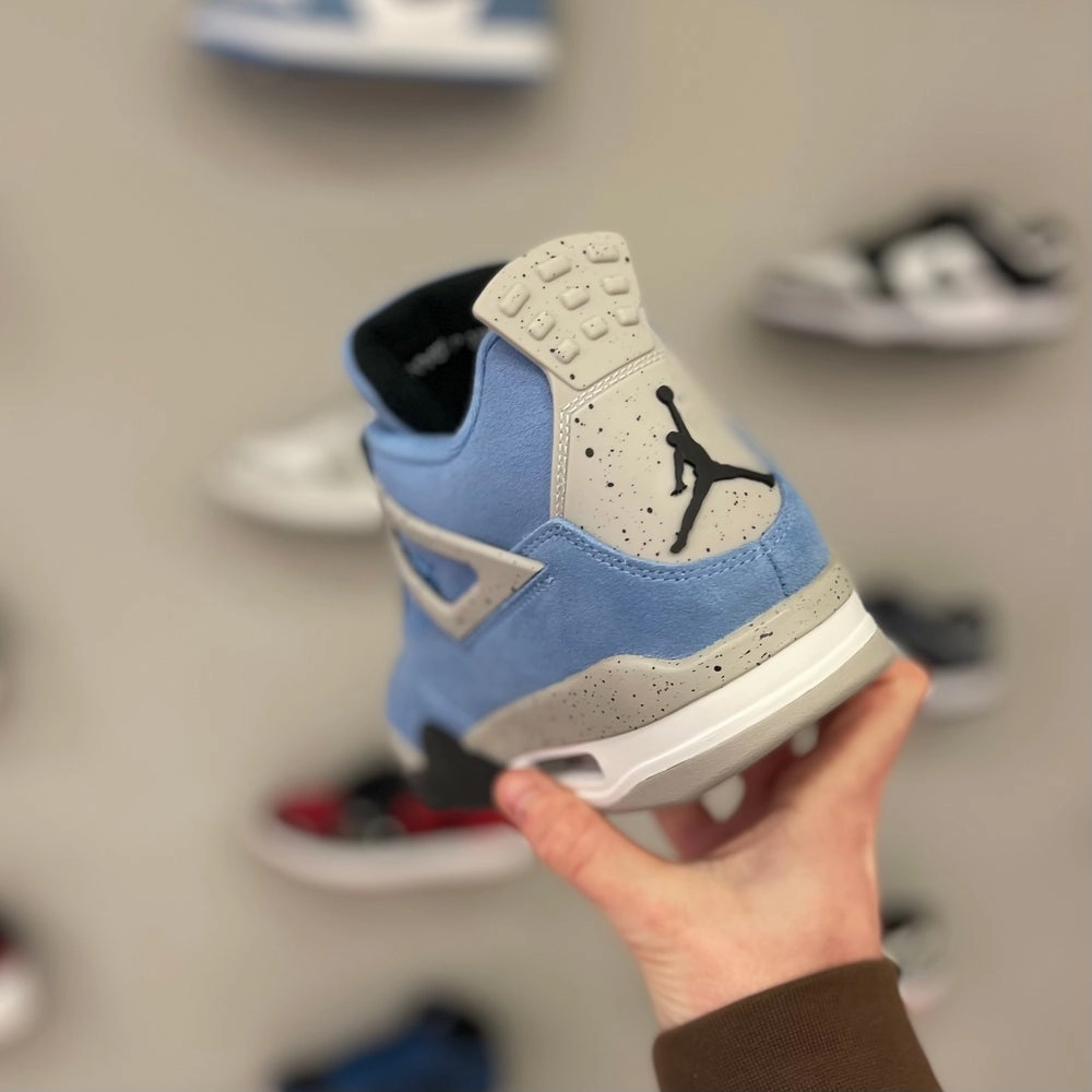 JORDAN 4 'UNI BLUE' Tennis Sneakers Comfort collar