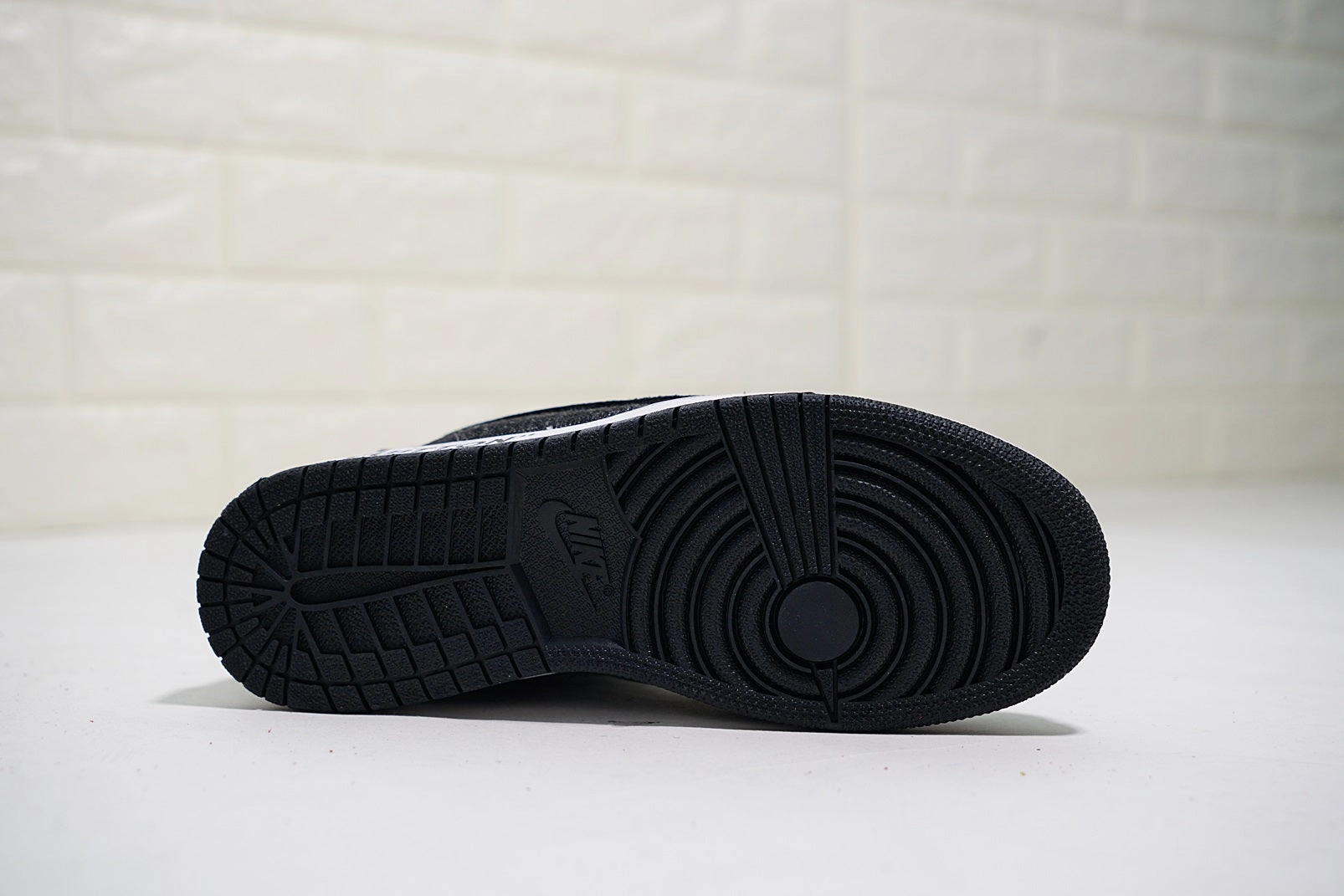 Long Wear Recycled Material Blend Air Jordan 1 High OG NRG OW Louis Vuitton Black Steel Grey Grid AO0818-001