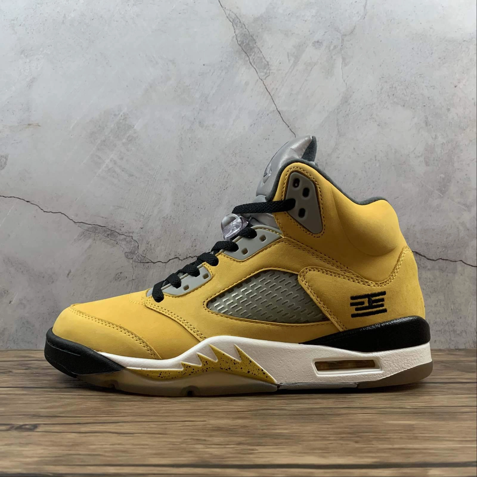Enhanced Ballistic Mesh Air Jordan 5 Retro SE Tokio 23 454783-701