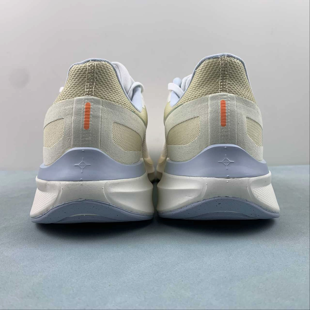 Air Zoom Structure 25 Sail Buff Gold Coconut Milk FV3635-171 Training Focus