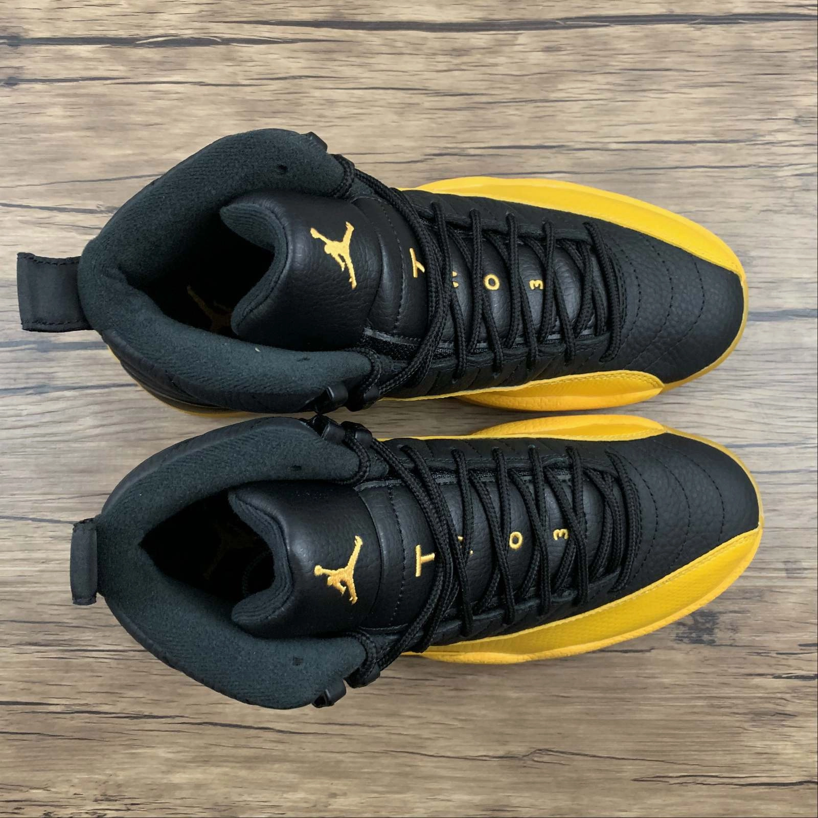 Structured Arch Fit Air Jordan 12 Retro Black University Gold 130690-070