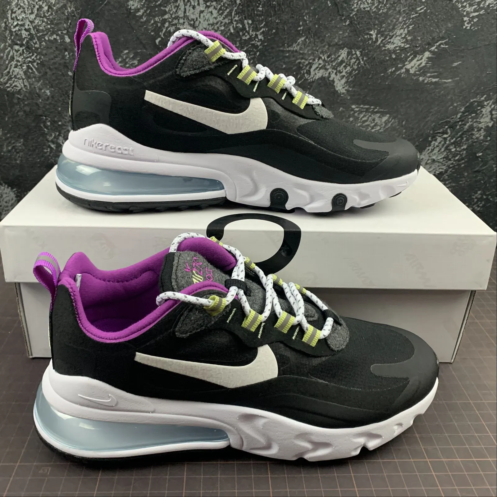 running in new tracks shoes Air Max 270 React SE Black White-White-Vivid Purple CV7956-011