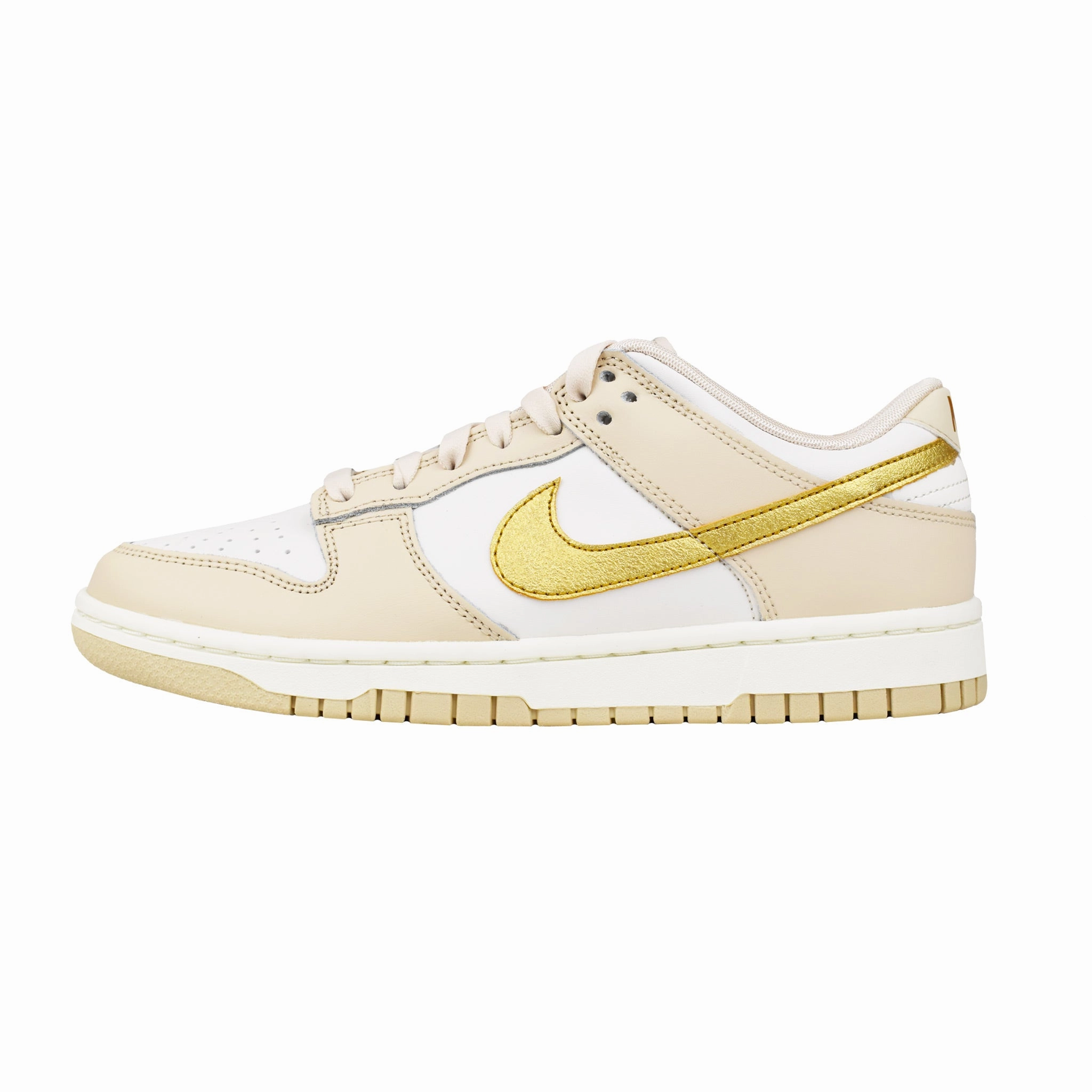 Outdoors Ready lightweight fabric Nike Dunk Low ESS - Phantom Metallic Gold