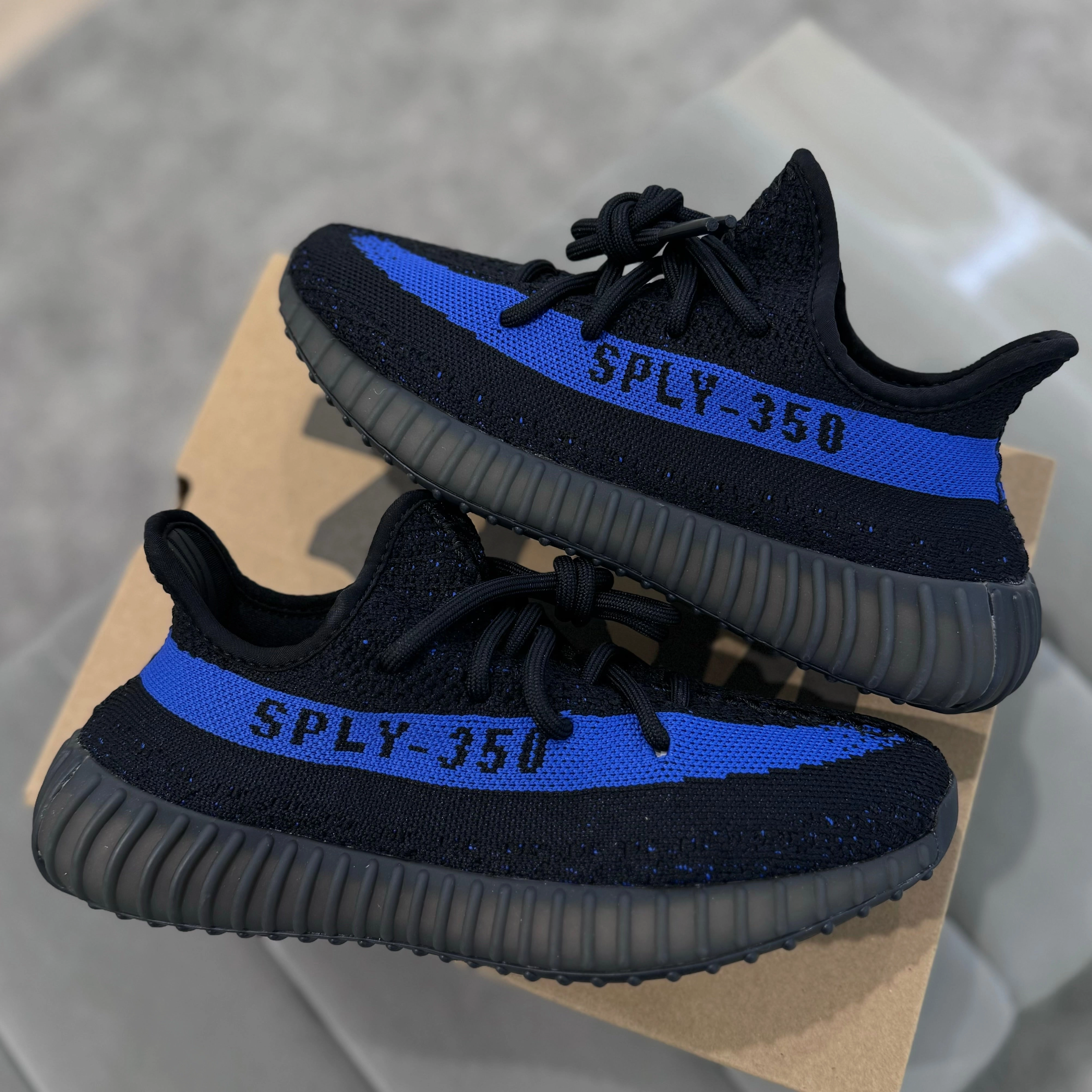 YEEZY 350 V2 'DAZZLING BLUE' City Adventure