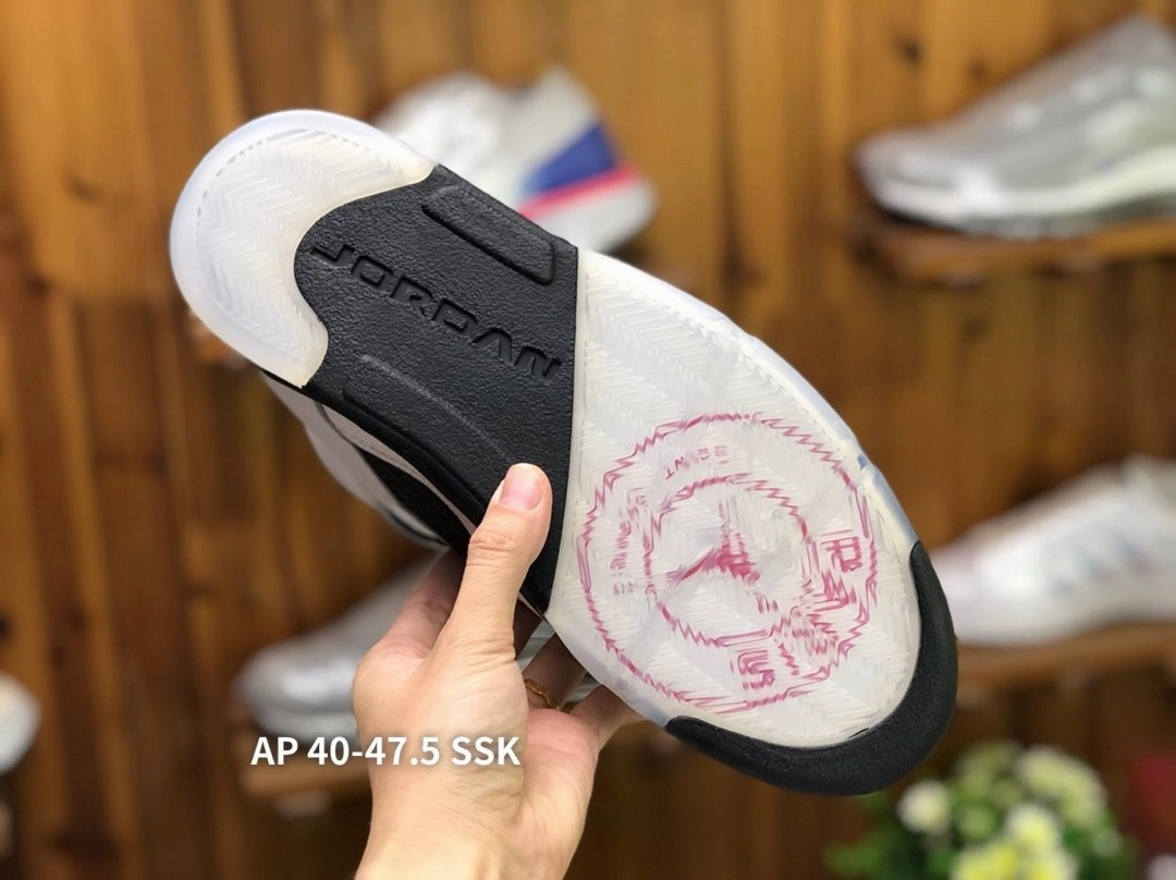 simple design Air Jordan 5 Retro Paris Saint Germain White AV9175-101