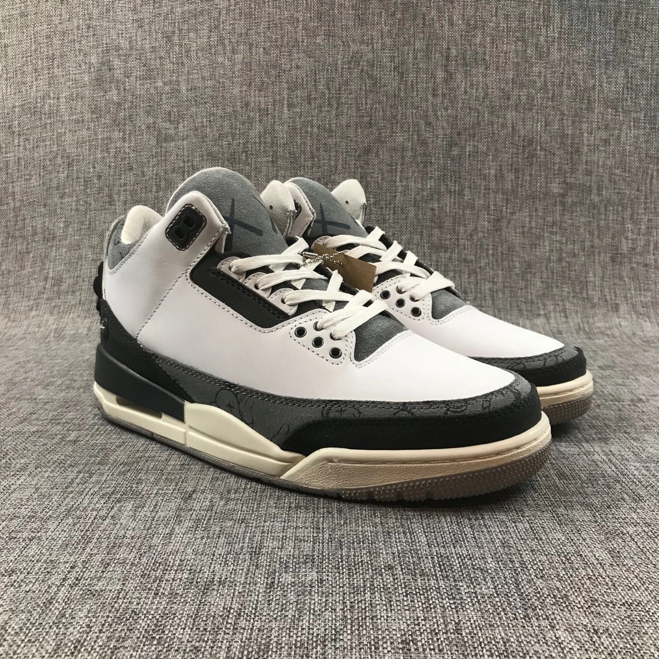 Air Jordan 3 Retro KAWS Fresh Water White Light Grey Fashion Walk