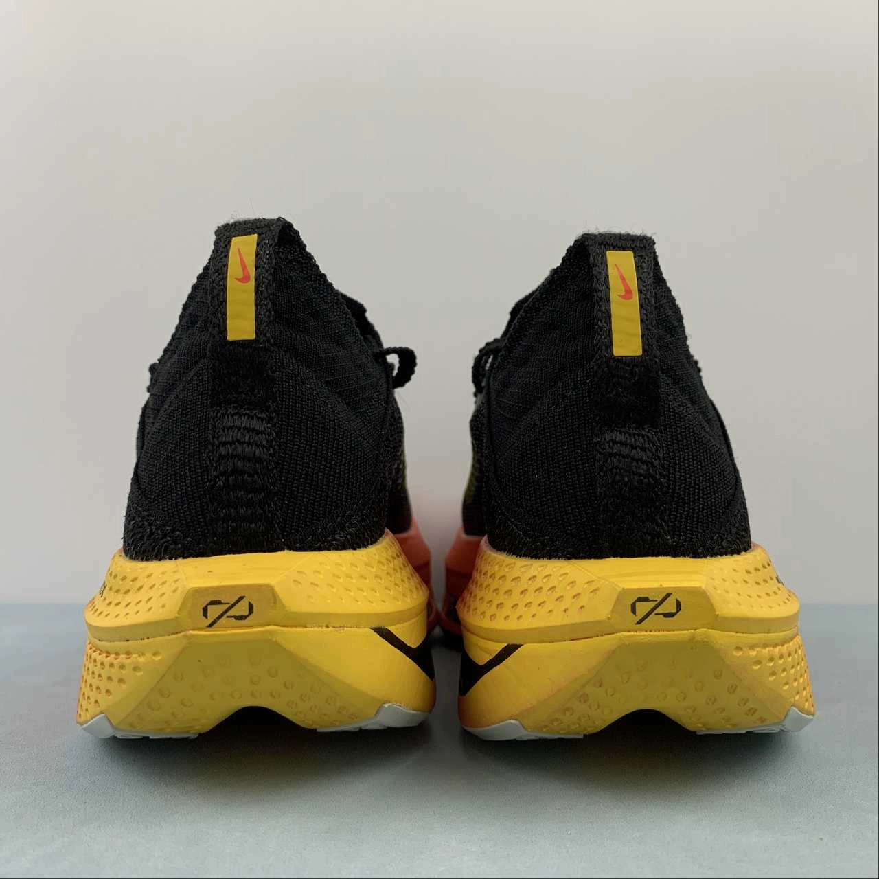 Air Zoom Alphafly Next 2 Black Sea Coral Topaz Gold DN3559-001 Cushioned step reduces vibration from repetitive contact