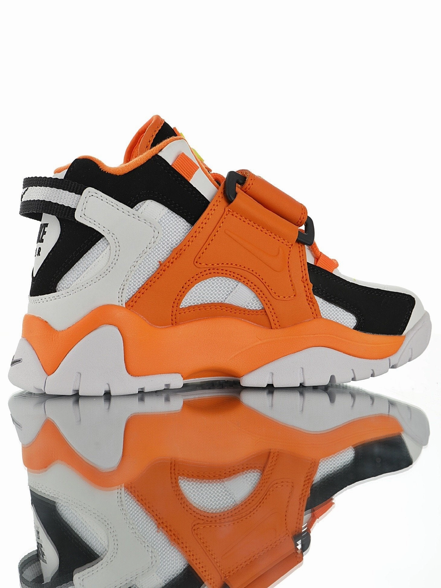 Airy lower - back support Air Barrage Mid QS White Black Hyper Grape CD9329 012