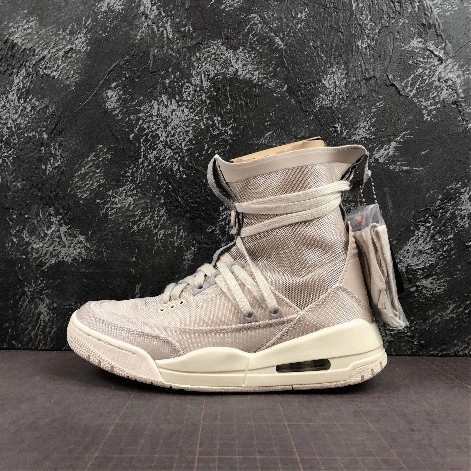 Air Jordan 3 Retro EXPLORER LITE XX Desert Sand Pale Ivory BQ8394-002 HeelCushion Shoe Game