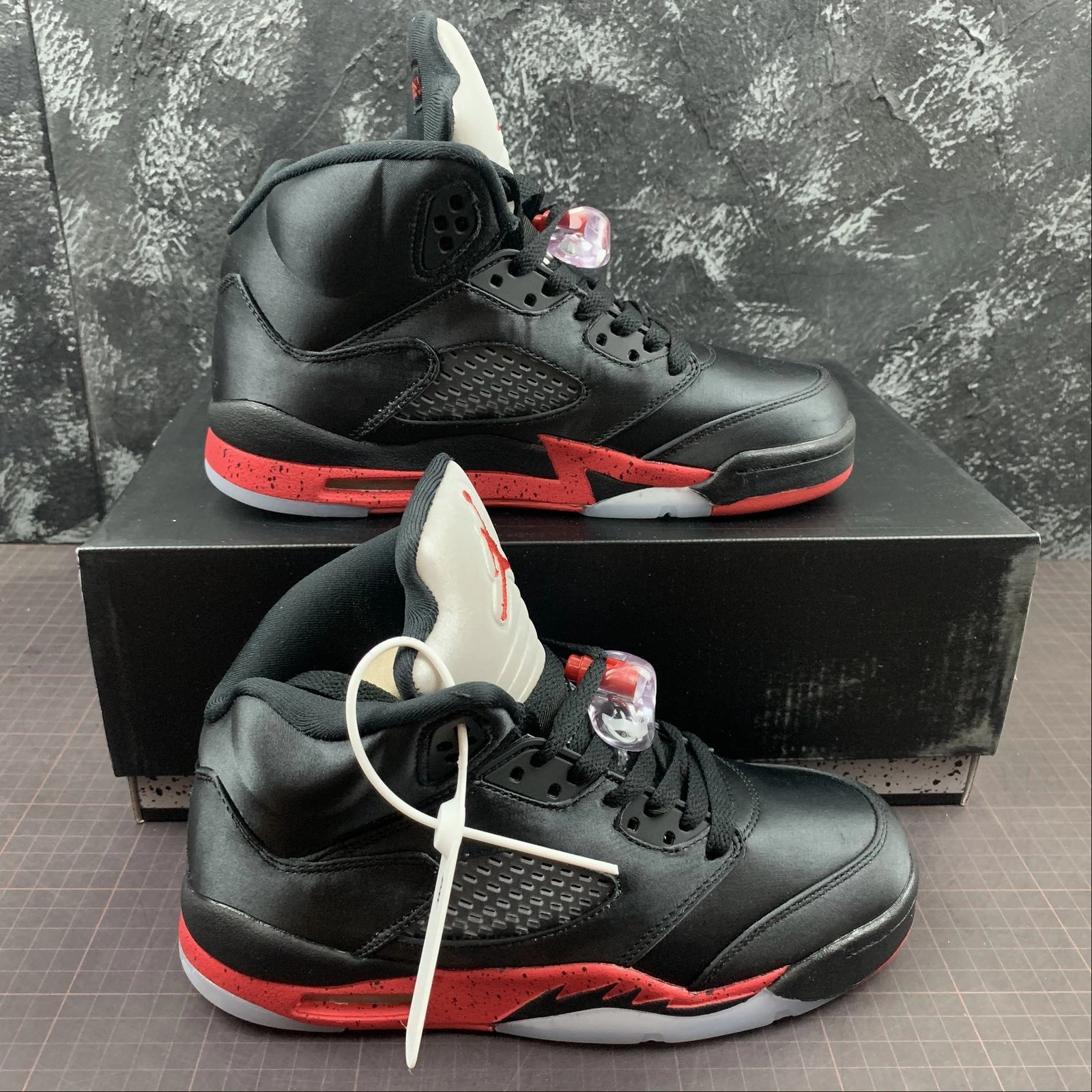 Air Jordan 5 Retro Black University Red 136027-006 Shock Absorption Technology