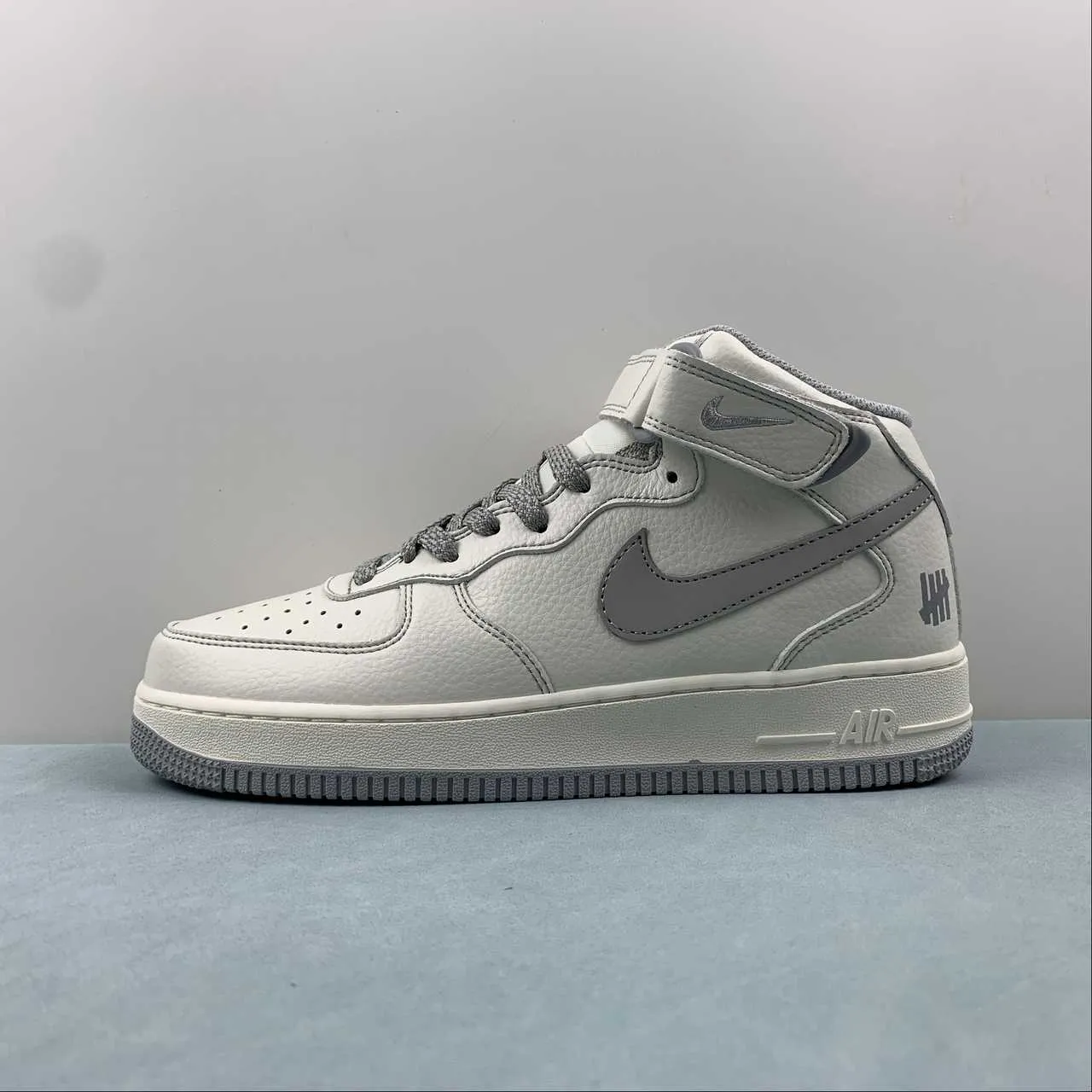 Air Force 1 07 Mid White Dark Grey AO6617-306 Foot Grace