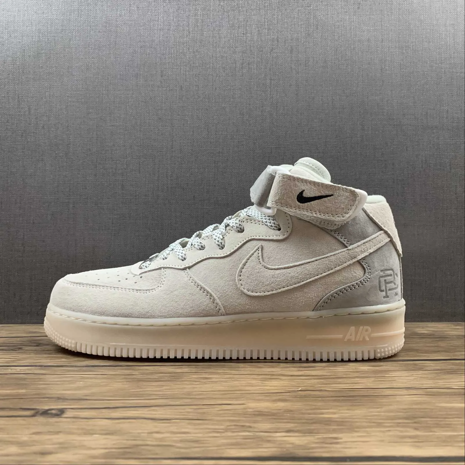 Cushioned Support Air Force 1 07 Mid x Reigning Champ White Gray Black 807618-300