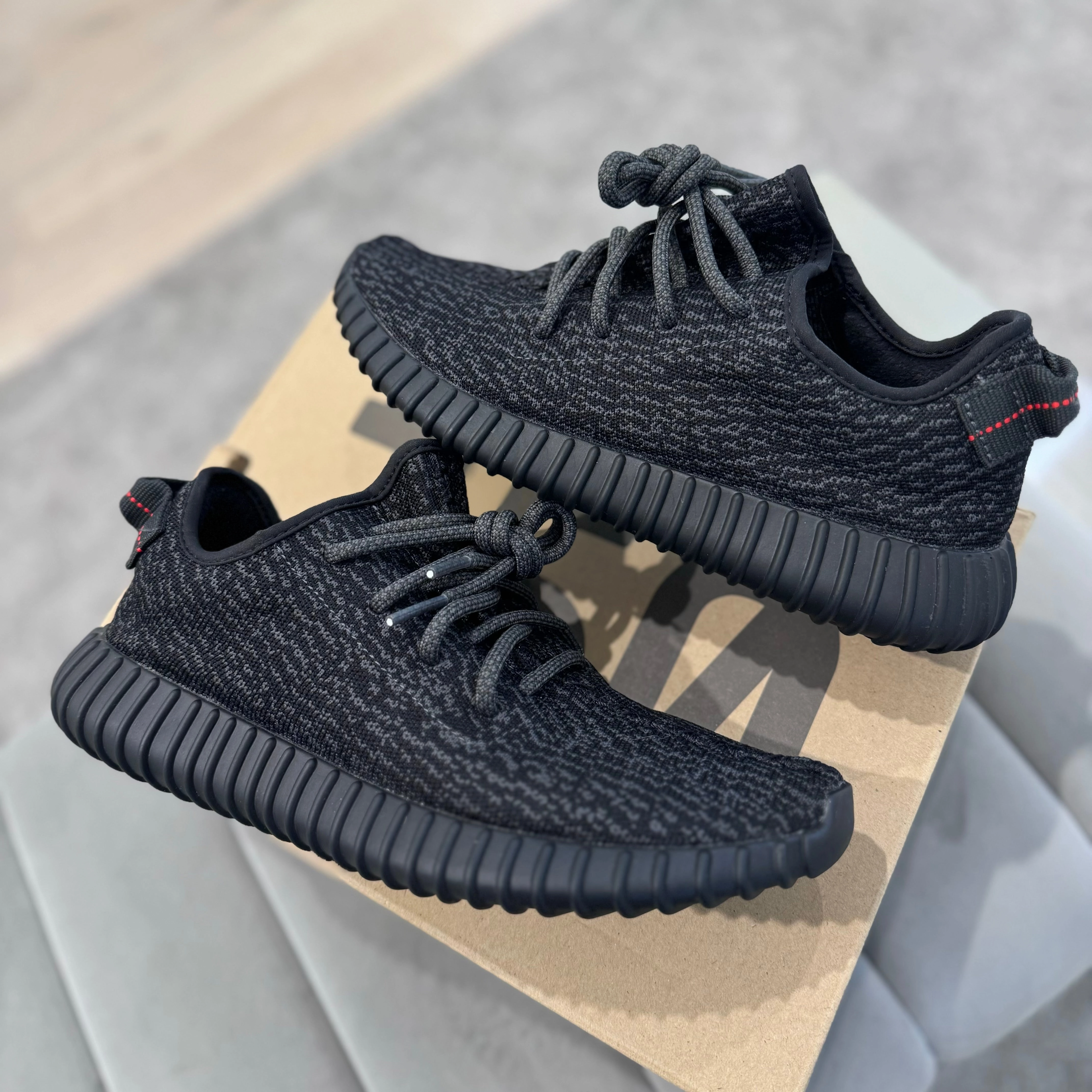 Light Travel YEEZY 350 V1 ??PIRATE BLACK??
