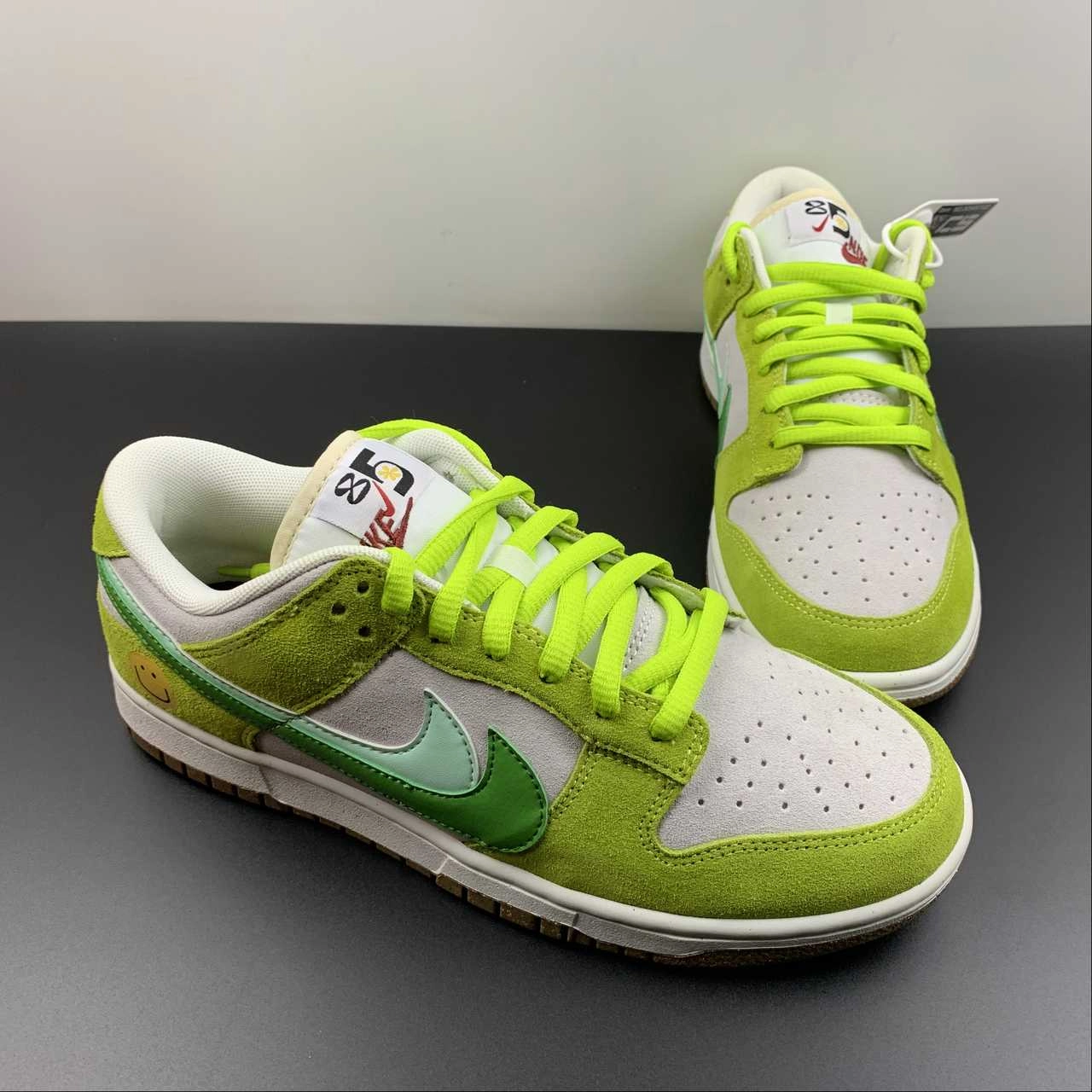 SB Dunk Low SE 85 Green Apple White DO9457-122 Classic Appeal