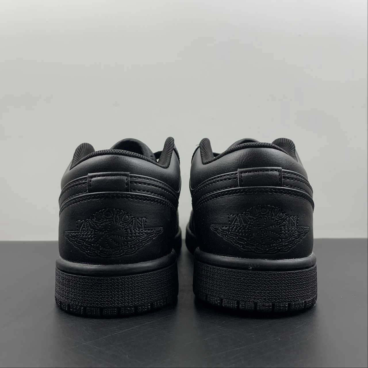 Thermal Regulating Liner Air Jordan 1 Low Triple Black 553558-093