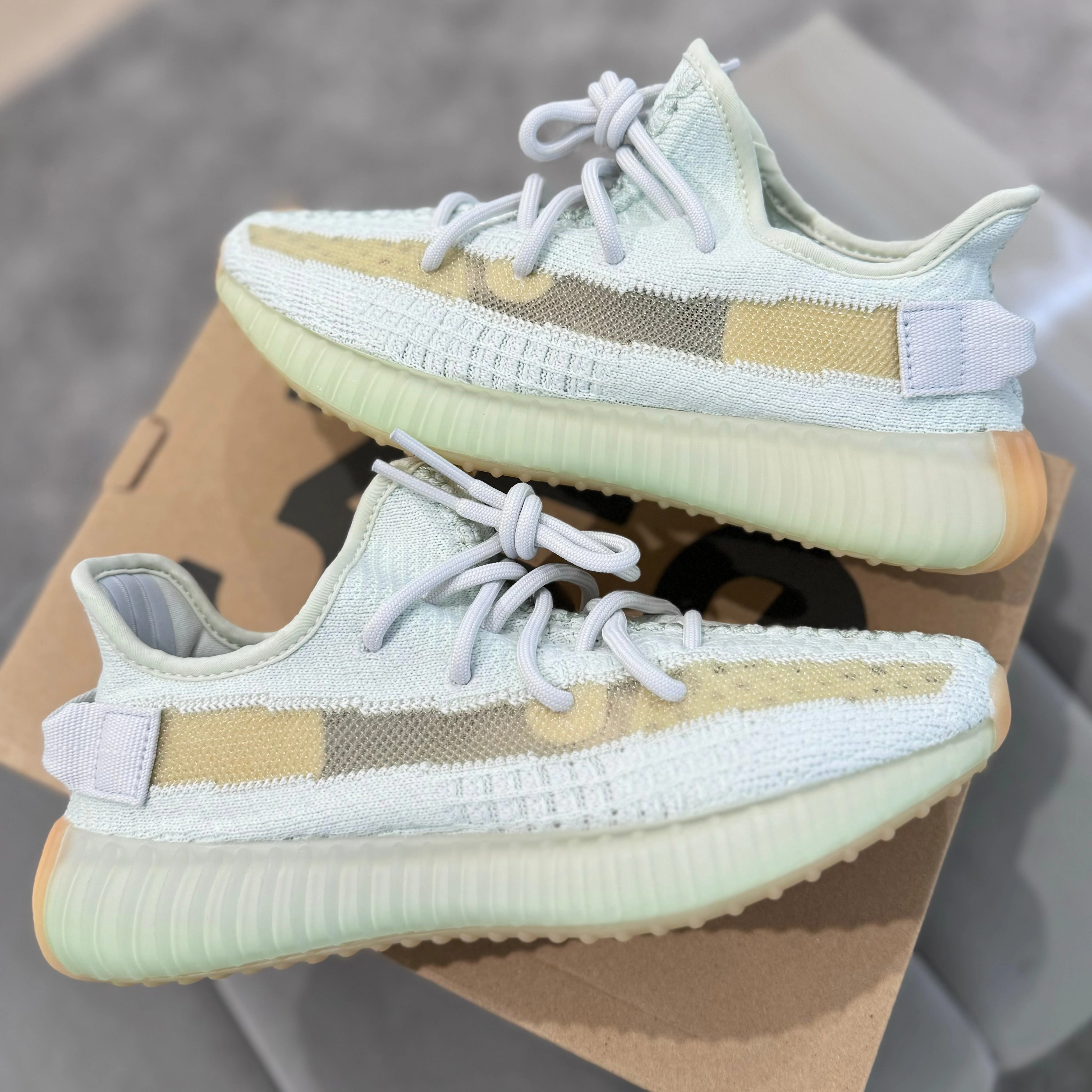 YEEZY 350 V2 'HYPERSPACE' Quick Entry