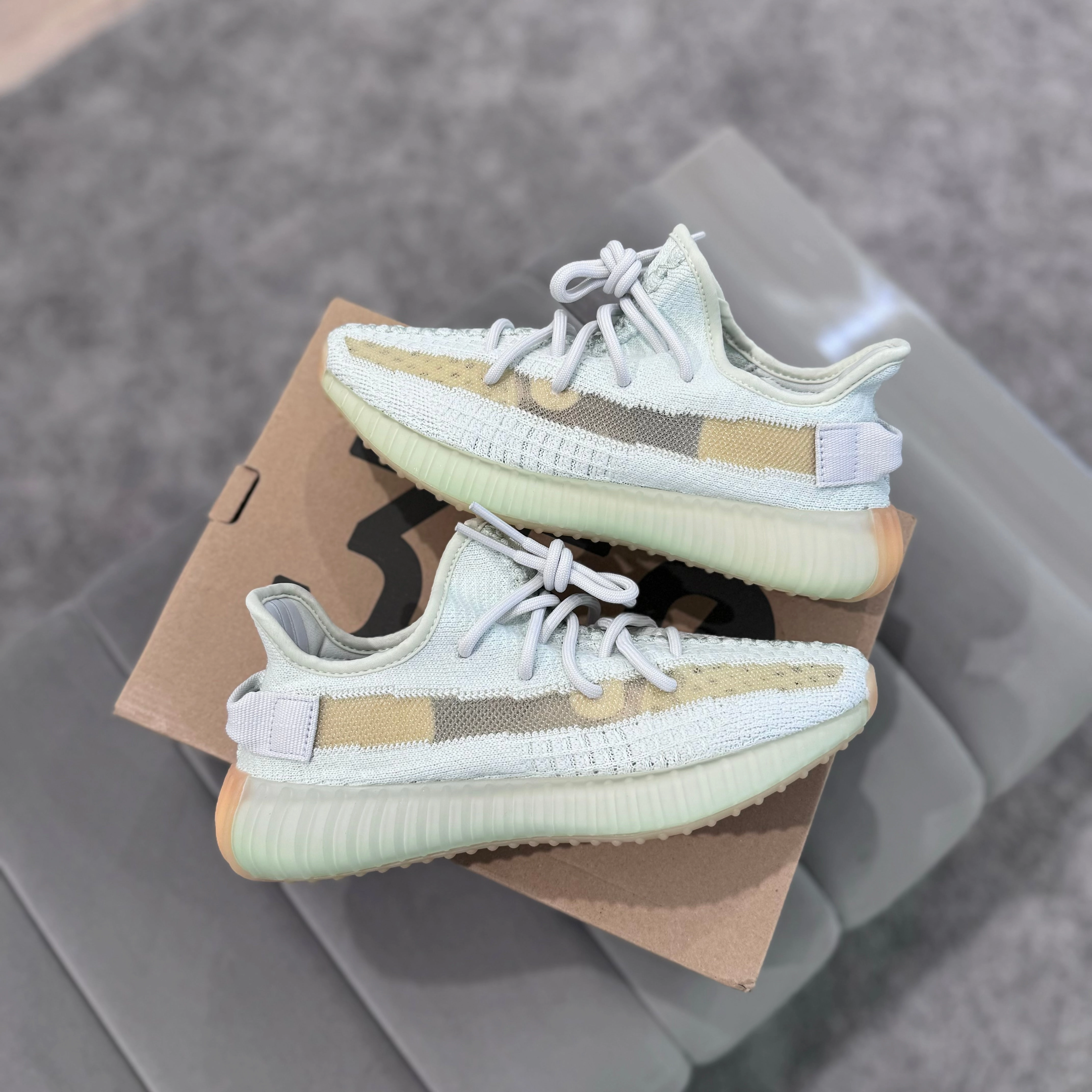 YEEZY 350 V2 'HYPERSPACE' Fashionable Walk Wide Step