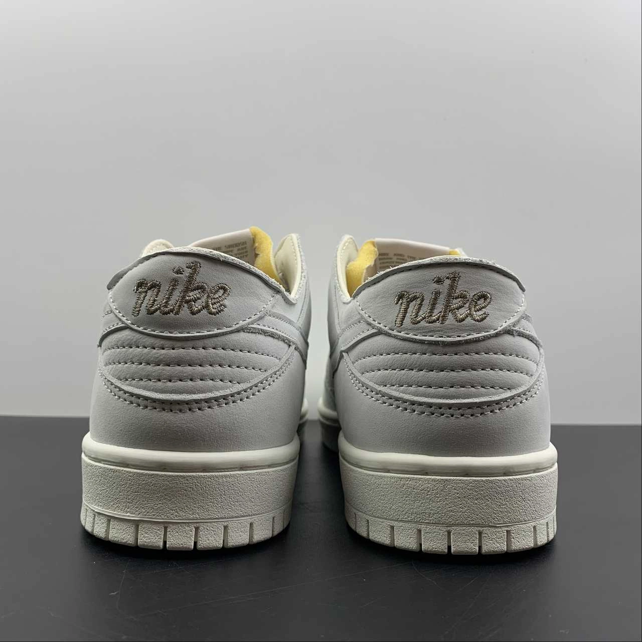 Signature Style Balanced Grip SB Zoom Dunk Low Pro Decon Decon Light Bone AA4275-001