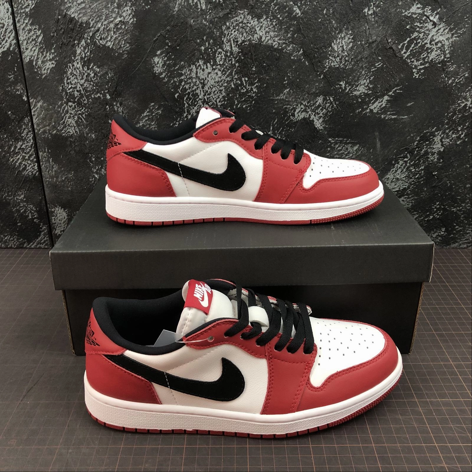 Air Jordan 1 Retro Low OG Varisity Red Black White 705329 600 Air Flow Channels Slim Look