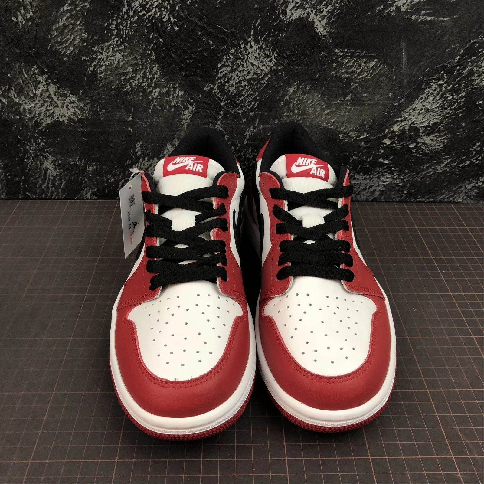 Air Jordan 1 Retro Low OG Varisity Red Black White 705329 600 Enhanced design Step Soft