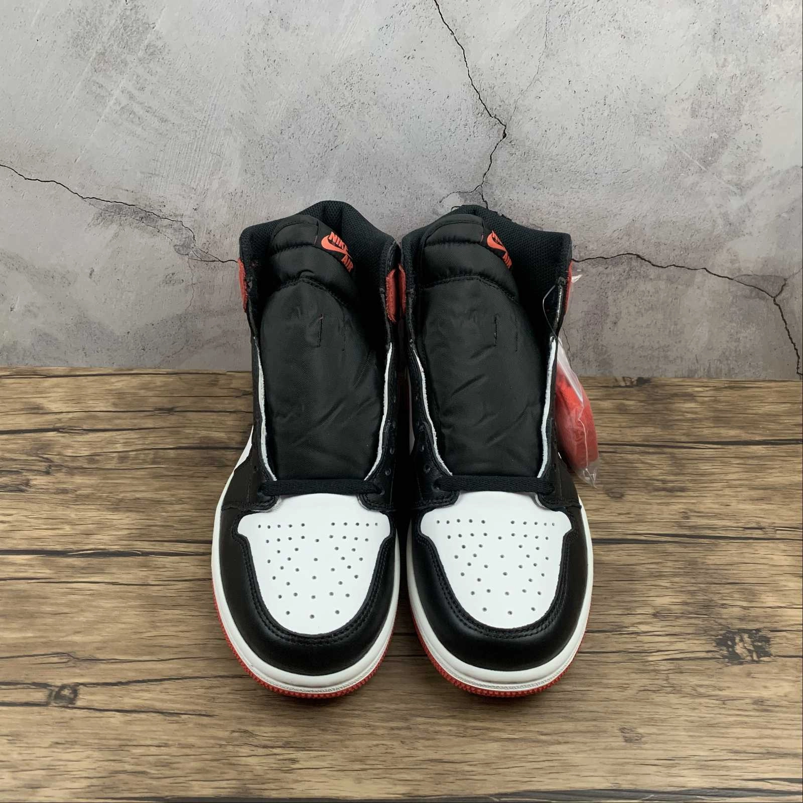 Walk Support Air Jordan 1 Retro High OG Summit White Track Red-Black (2021) 555088-112