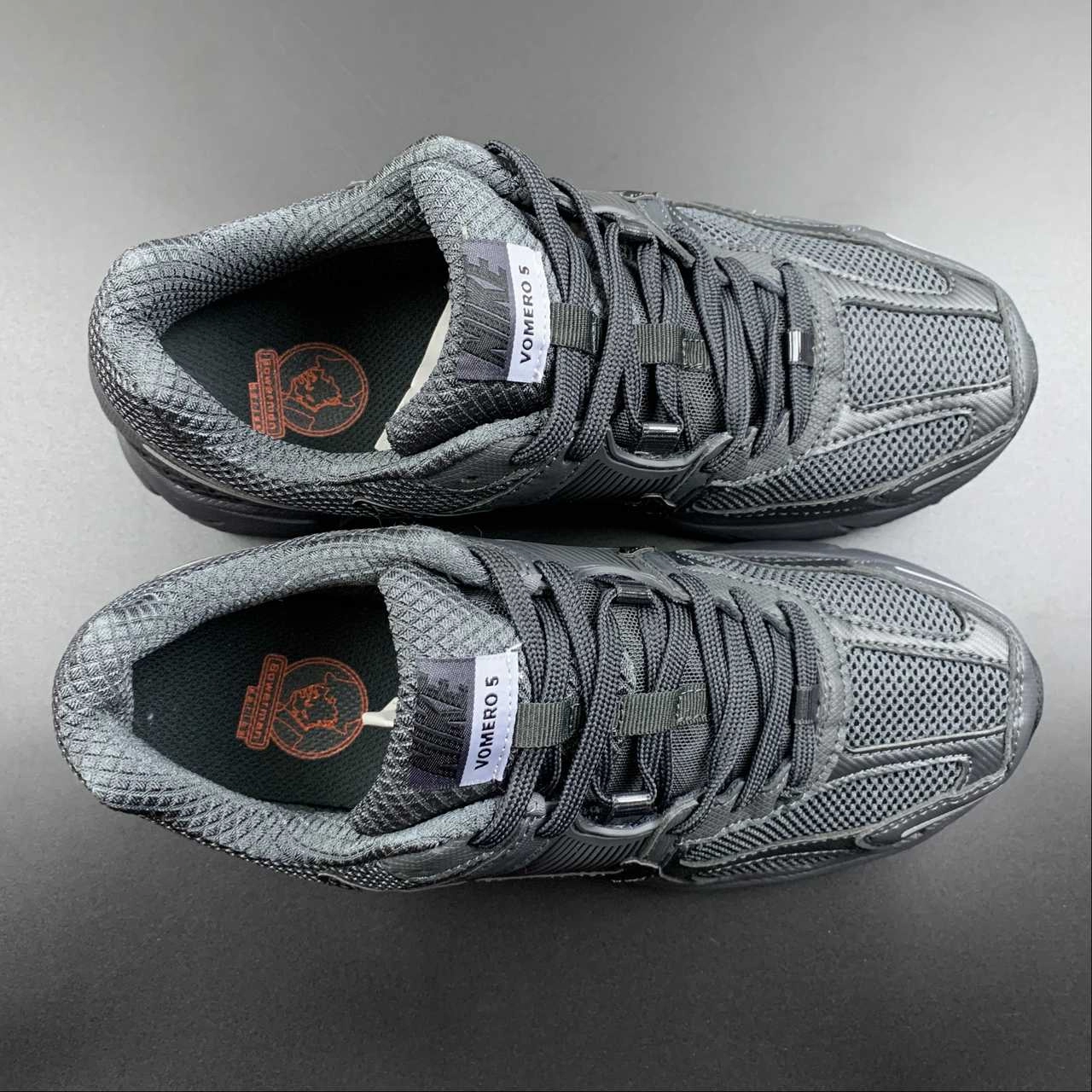 Flexible design adjusts to various foot types and gaits Zoom Vomero 5 SP Anthracite Anthracite Black BV1358-002