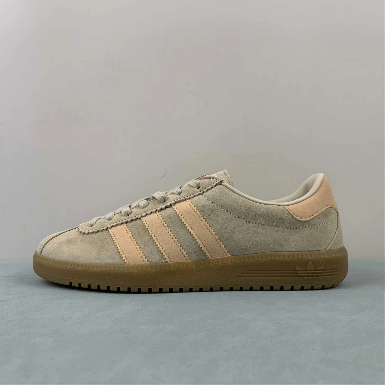air - cushioned sole shoes Adidas Bermuda White Panton Gum4 GY7388