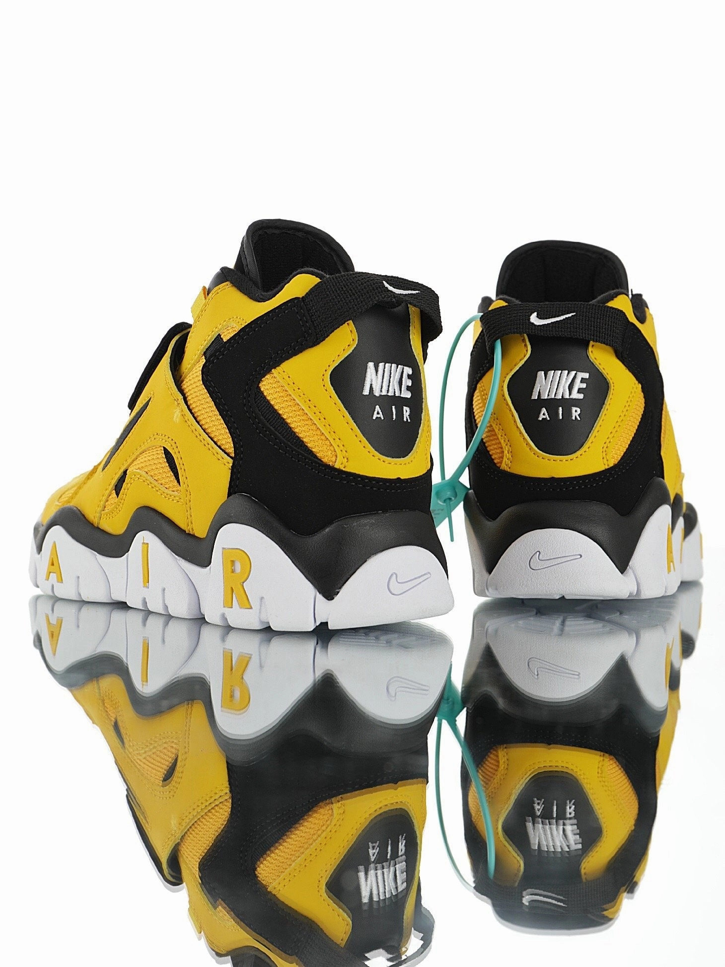 traction - enhanced running shoes Comfort - innovation Air Barrage Mid QS Black Yellow CD9329-002