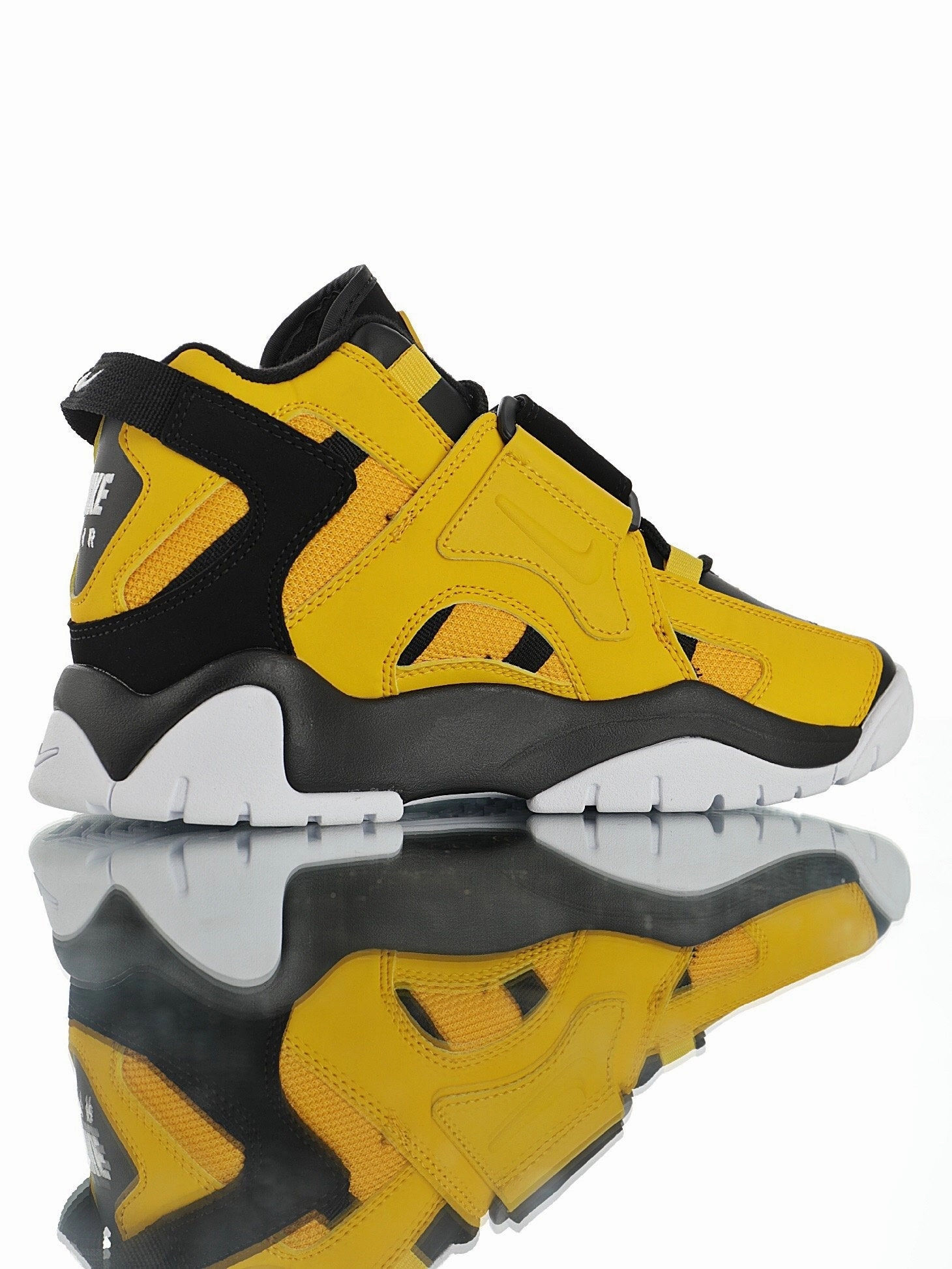 mesh materials Air Barrage Mid QS Black Yellow CD9329-002