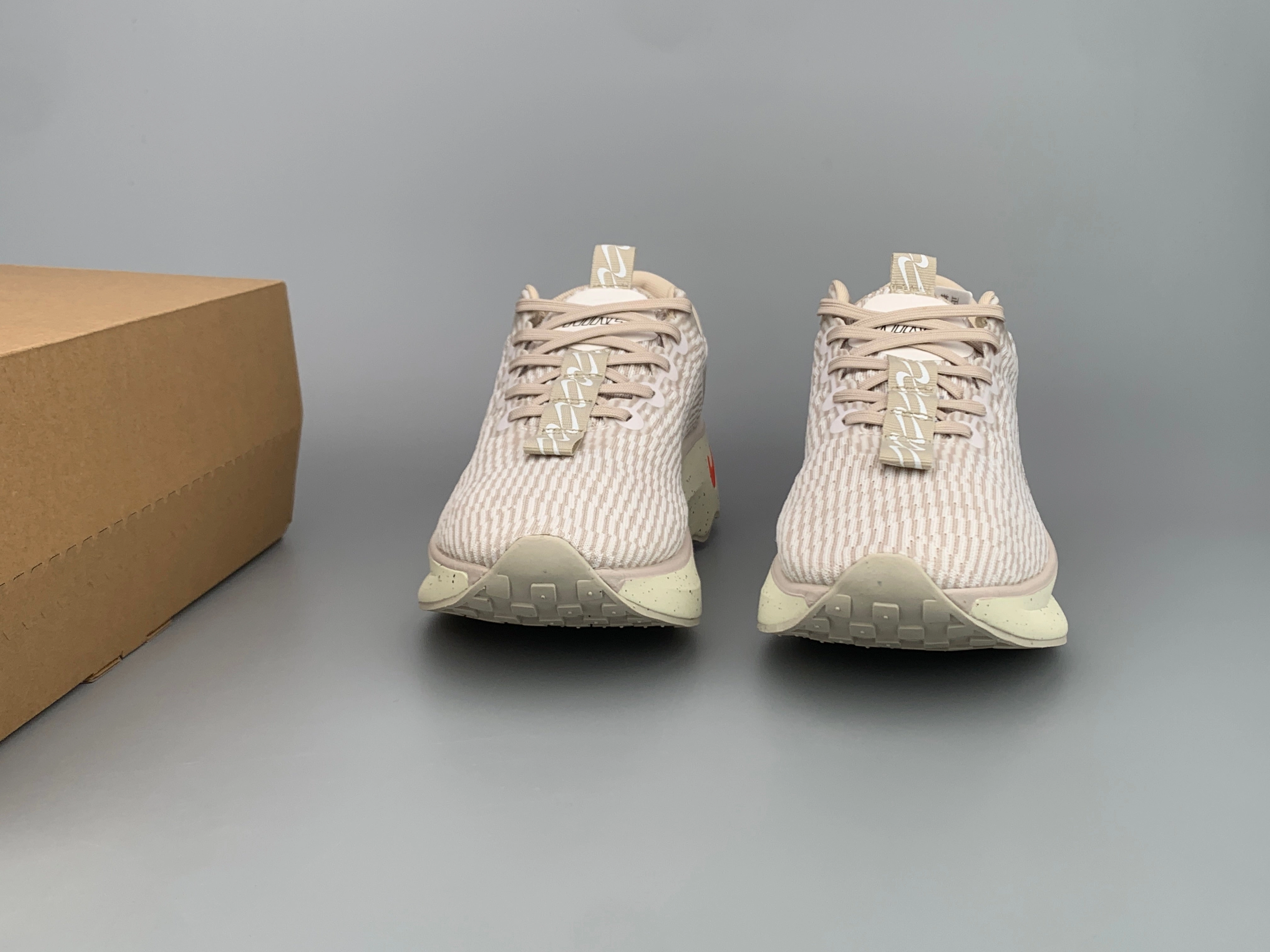 Shock Dissipation Nike Motiva Light Orewood Brown Sail White Bright Crimson DV1237-100