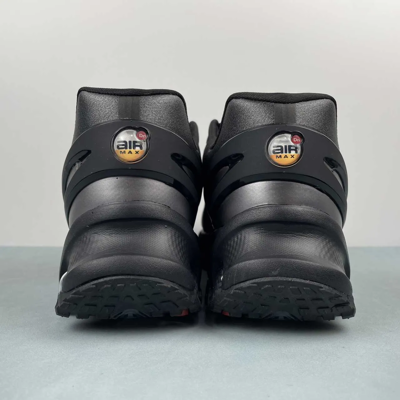 easy - to - clean running shoes hiking - like running shoes Air Max Dn8 Black Metallic Dark Grey HF5509-002