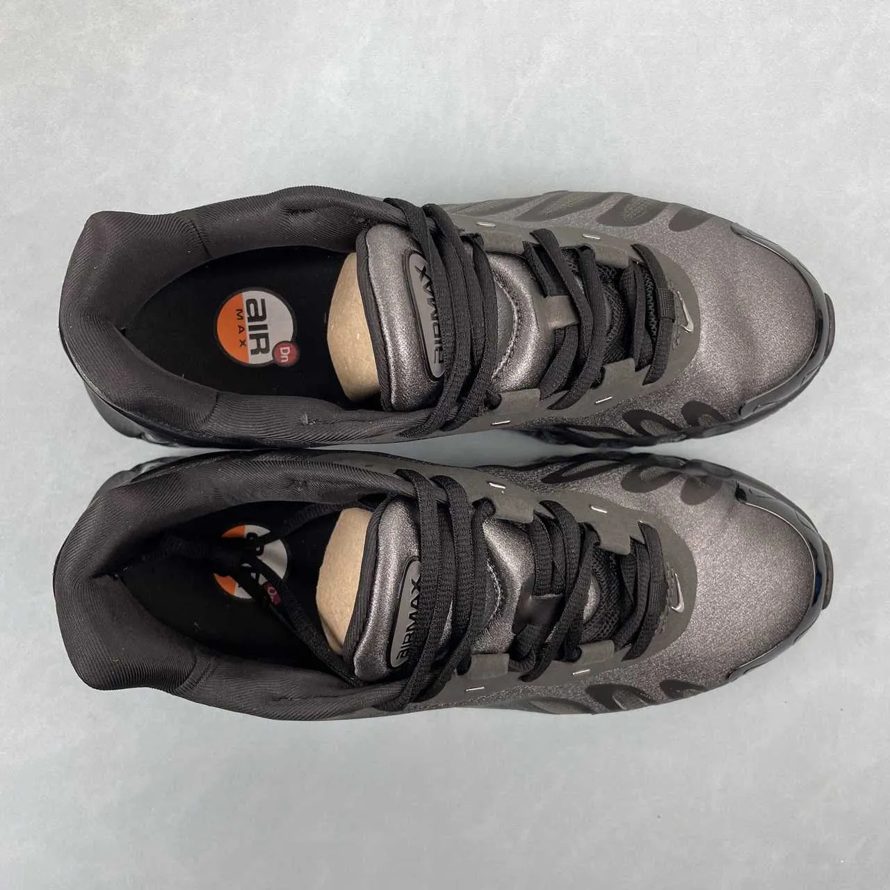 Short distance speed Air Max Dn8 Black Metallic Dark Grey HF5509-002