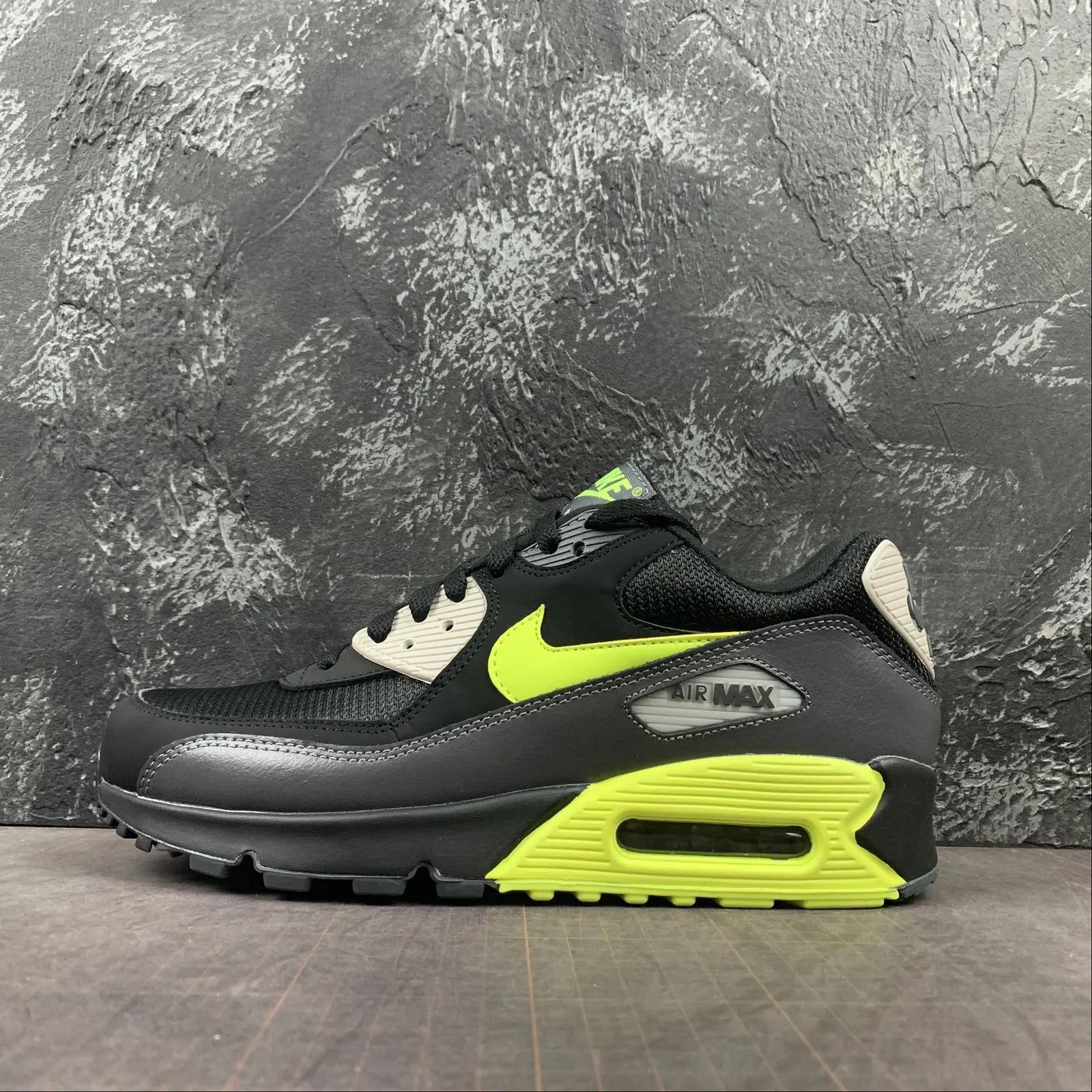 Air Max 90 Essential Volt Black Dark Grey AJ1285-015 informal shoes Snowy running traction