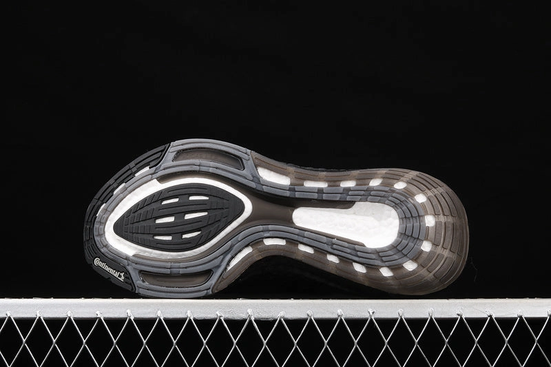 Lightweight Ethylene Vinyl Acetate Responsive ride Adidas UltraBoost 21 All Black