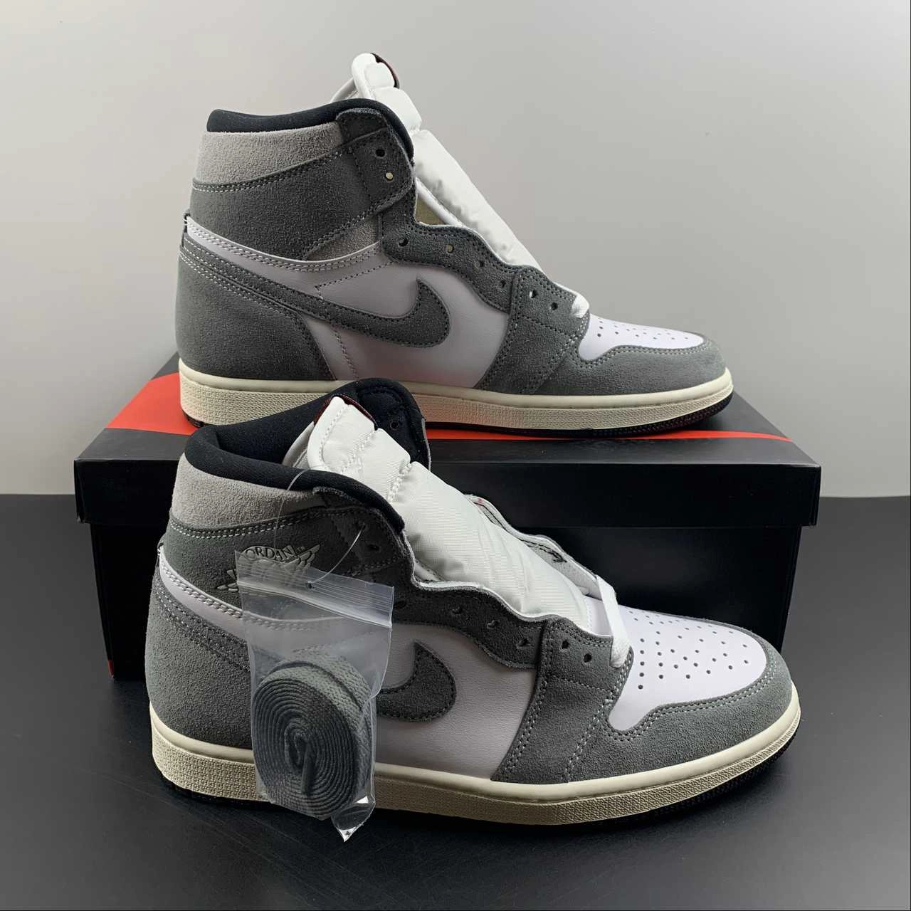Reflective details Air Jordan 1 Retro High OG Washed Black Fire Red Light Smoke Grey Sail DZ5485-051