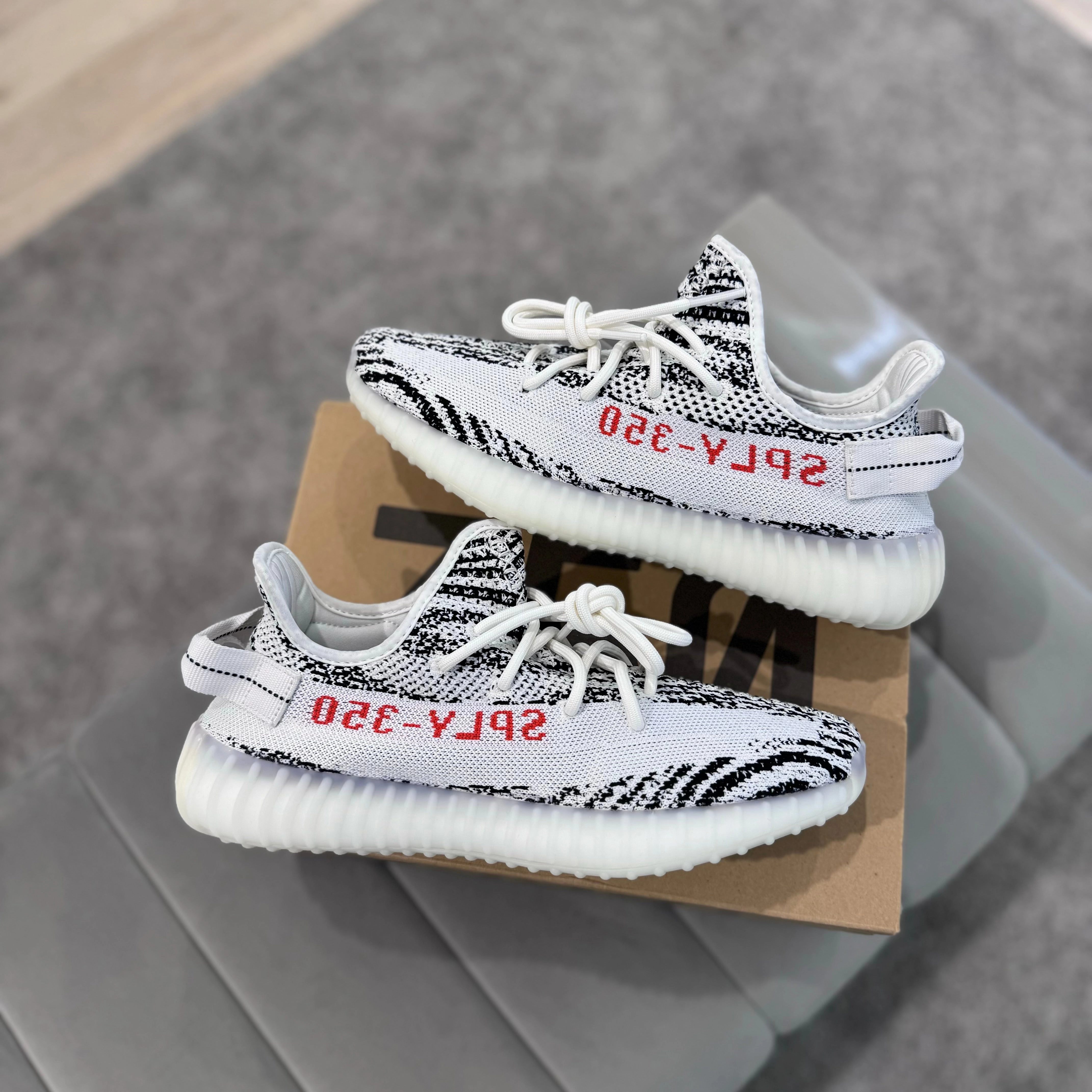 YEEZY 350 V2 'ZEBRA' Dodge Hike Foot Control