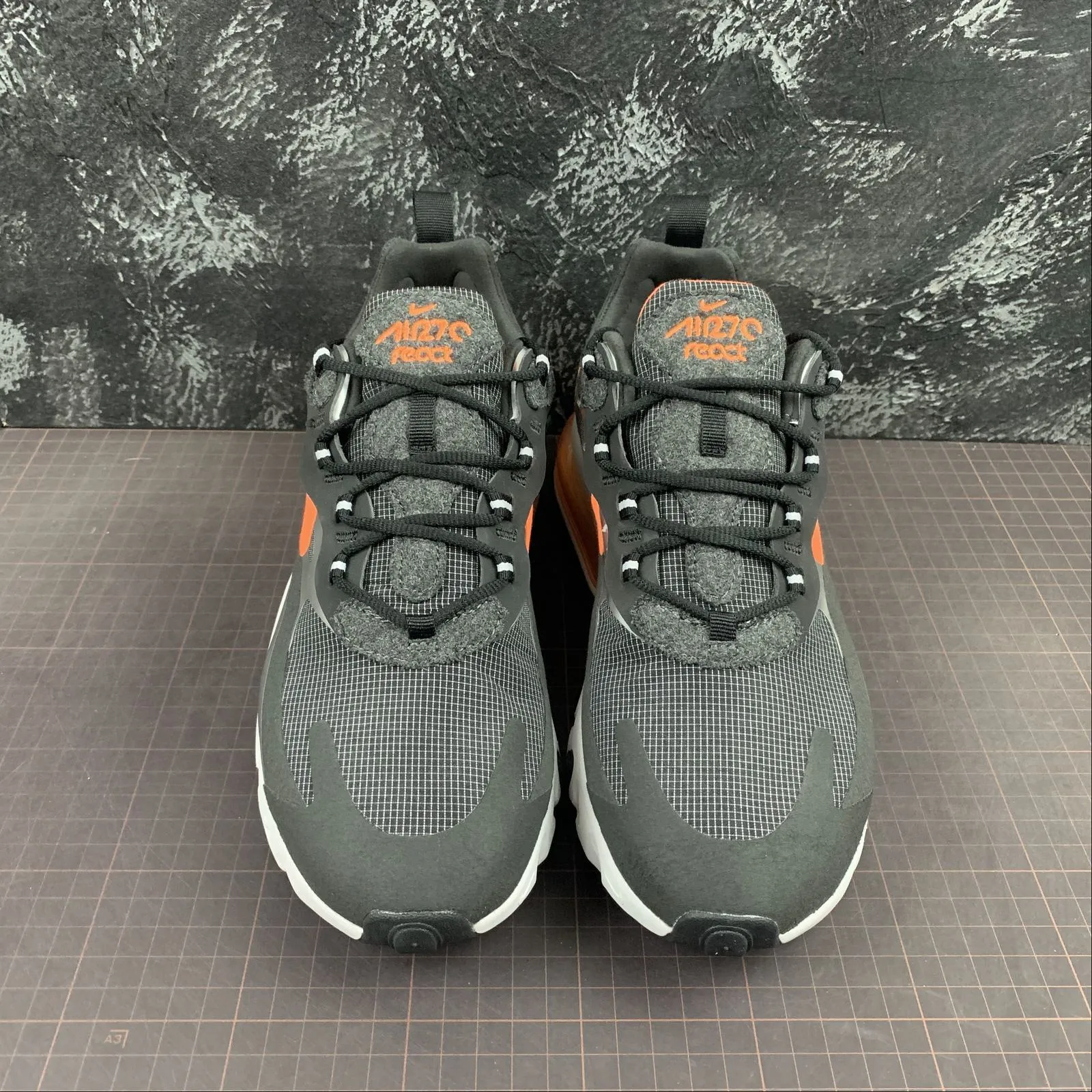 padded toe Air Max 270 React Black Orange CQ4598-084