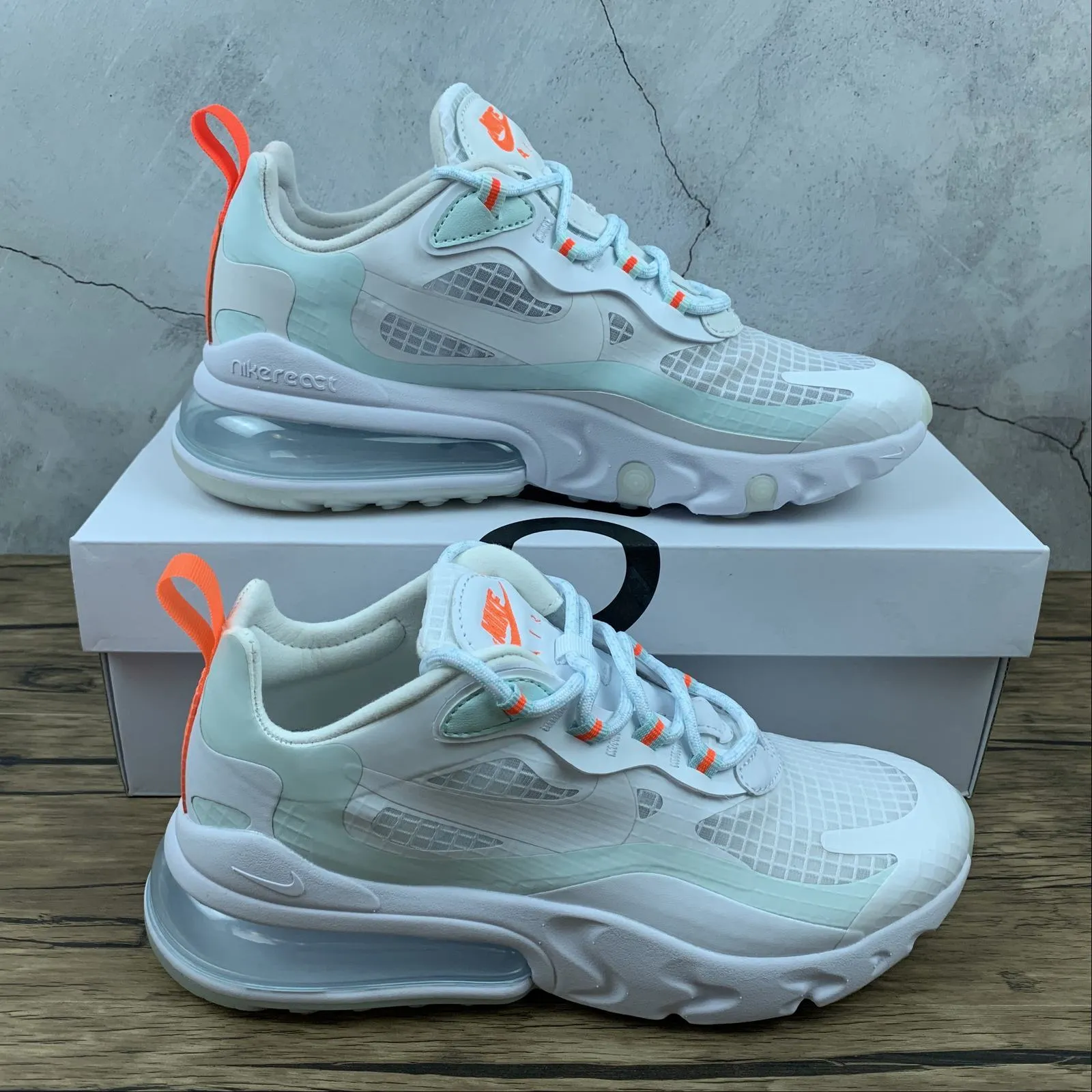 zero - drop shoes bright - colors - visibility shoes Air Max 270 React SE White White Hyper Crimson CJ0620-100