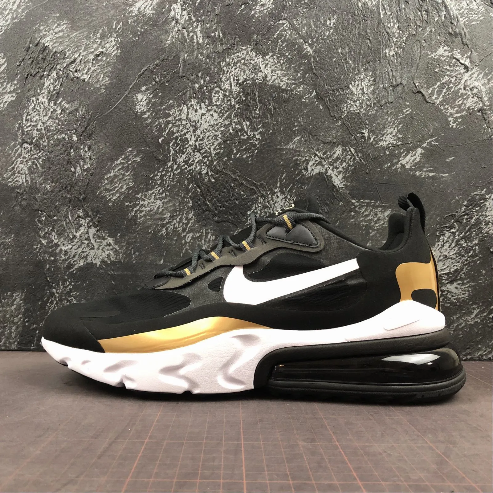 yoga practitioners' shoes physical fitness Air Max 270 React Black Gold AO4971-005