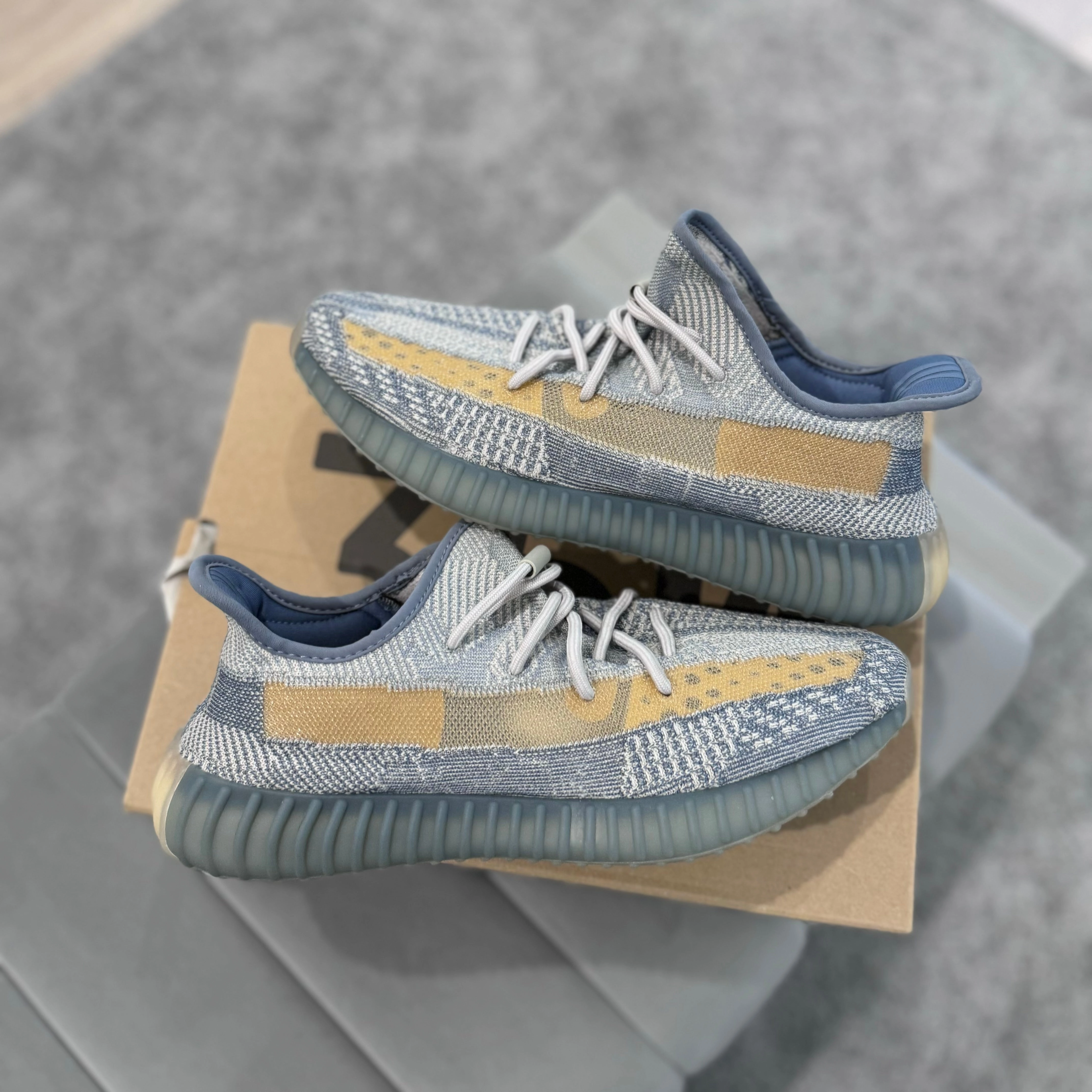 Commuter Pick Light Reflection YEEZY 350 V2 'ISRAFIL'