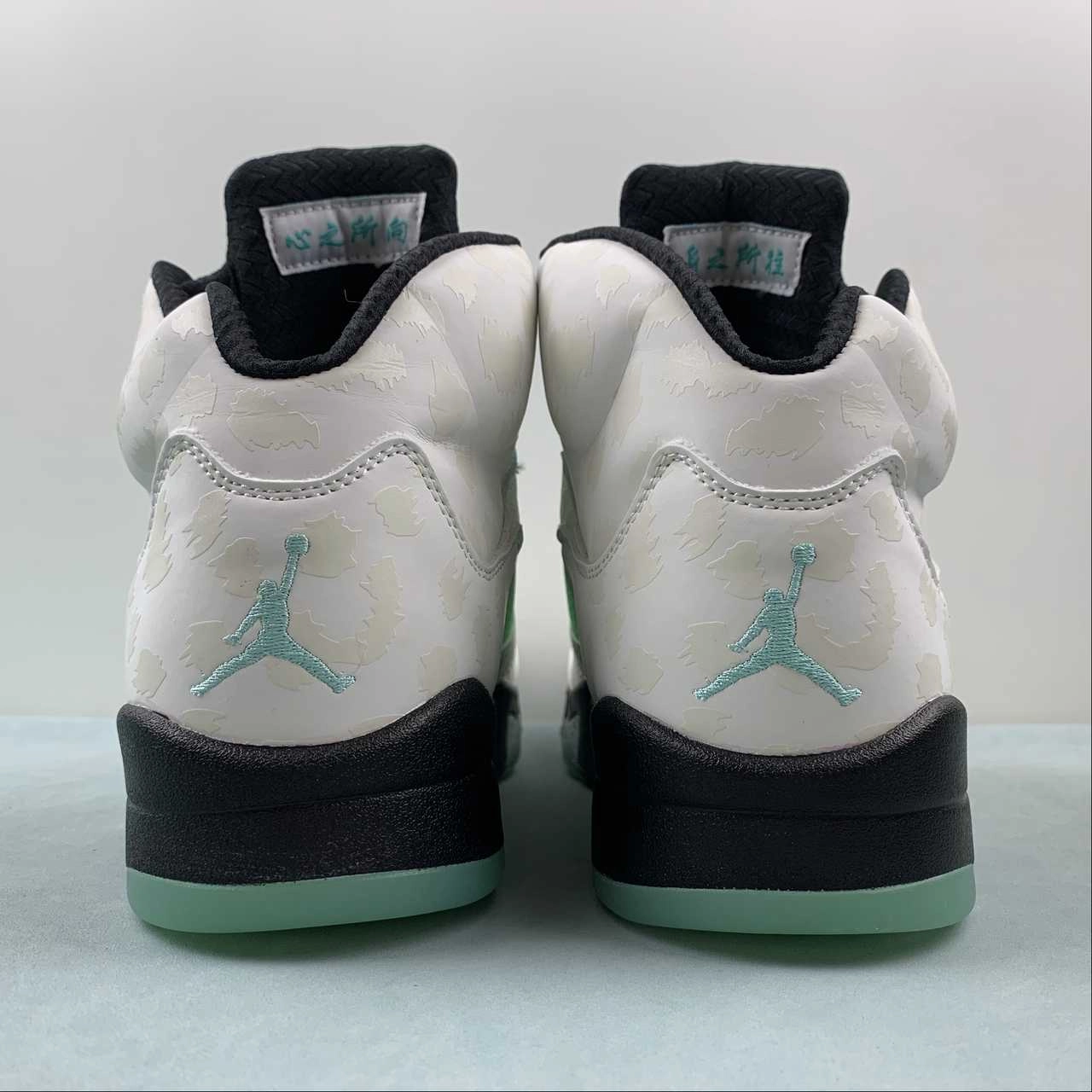 Air Jordan 5 Retro Island Green CN2932-100 Hexagonal Traction Pattern Non-Slip Design