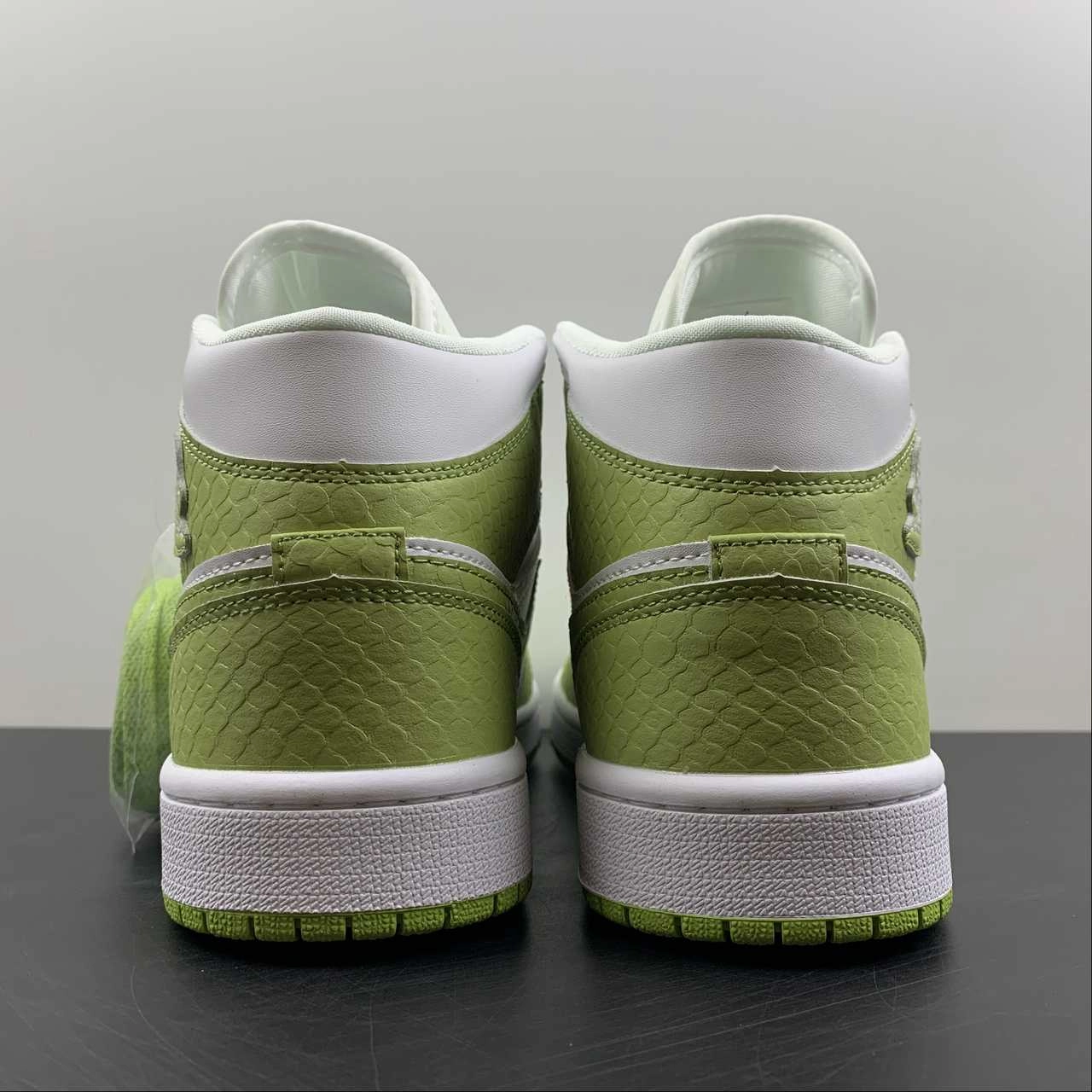 Air Jordan 1 Mid SE White Vivid Green-White (2022) MoistureWickingFabric Abrasion Proof Stitching